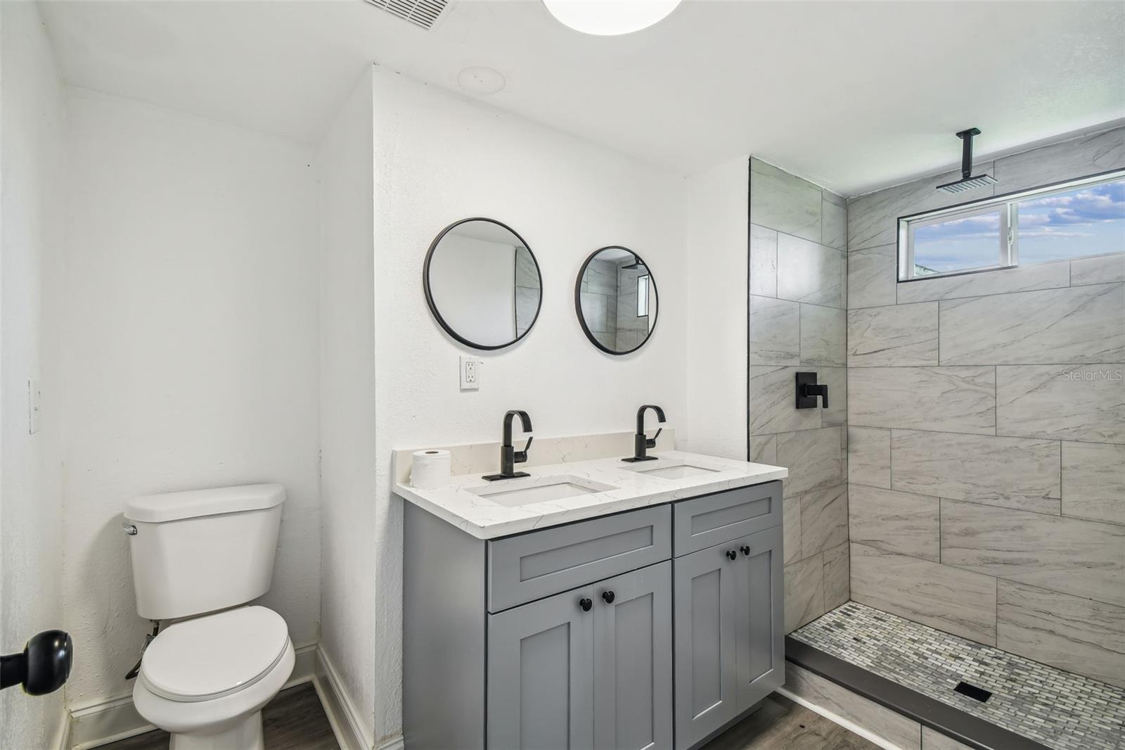 Image 12 of 20 For 1833 Knollwood Drive