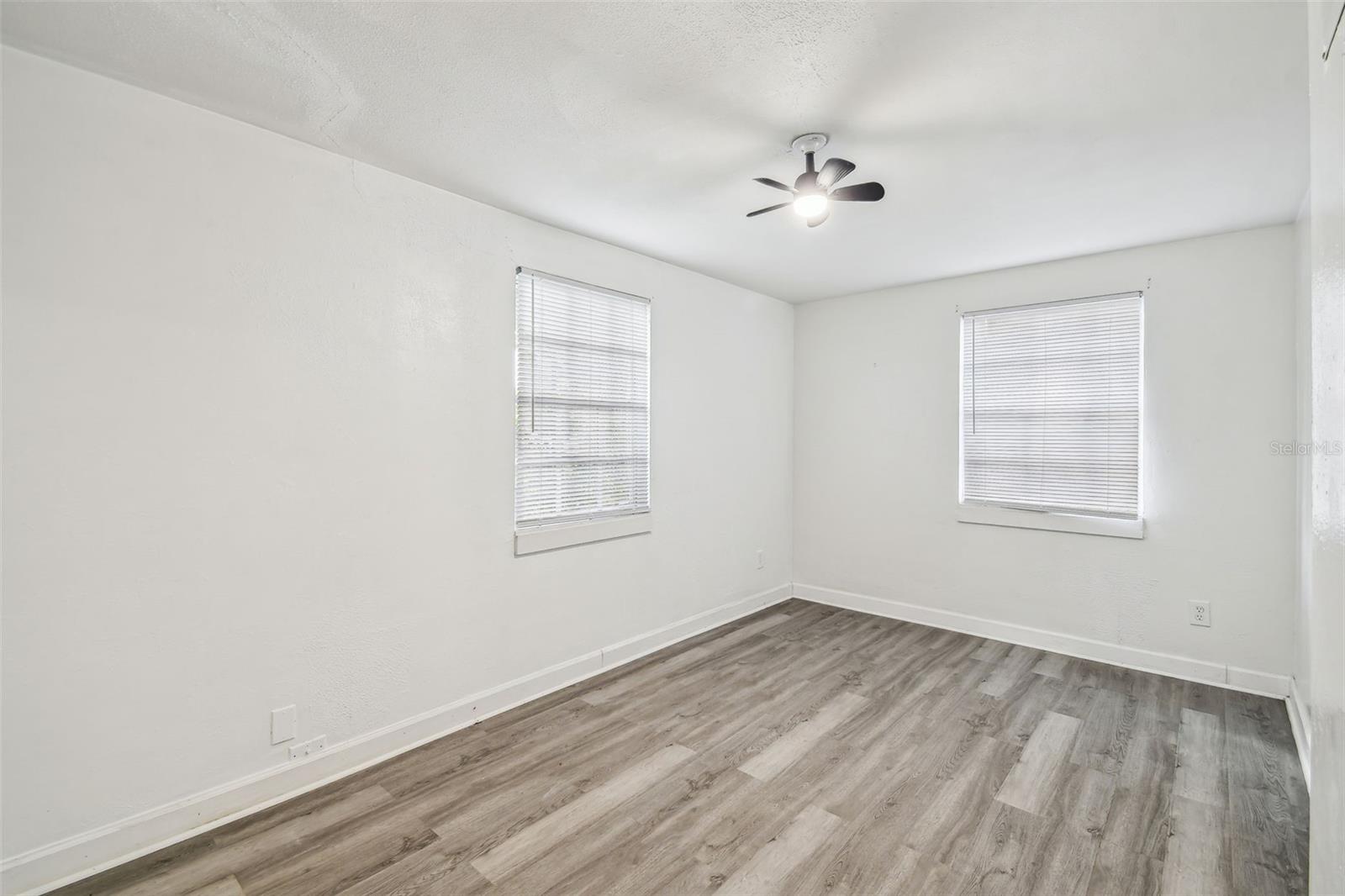 Image 15 of 20 For 1833 Knollwood Drive