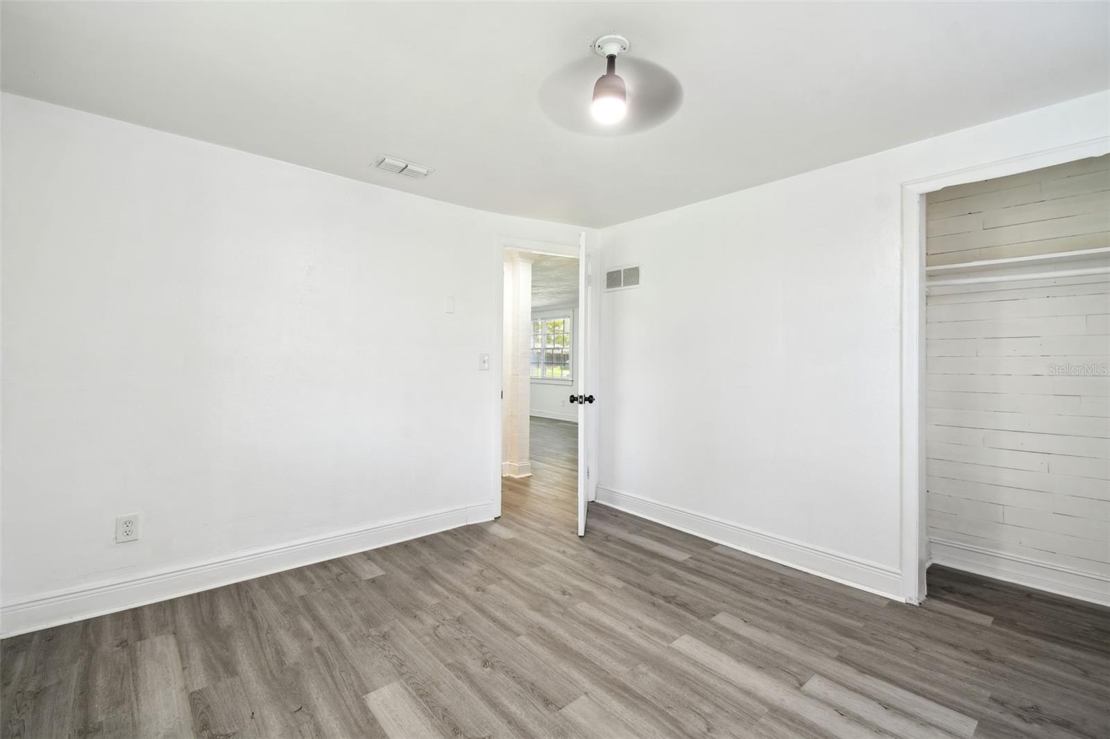 Image 18 of 20 For 1833 Knollwood Drive