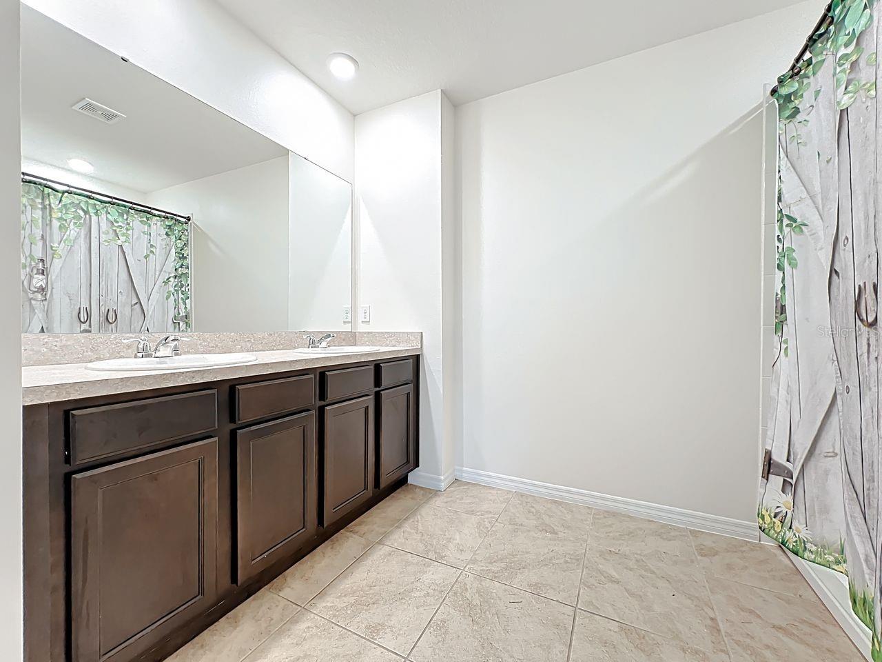 Image 26 of 45 For 1800 Post Oak Drive
