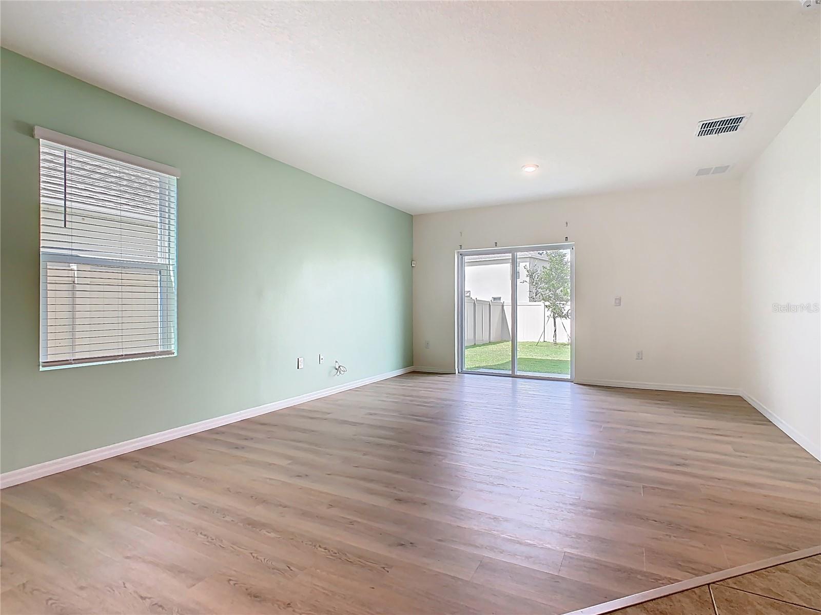 Image 7 of 45 For 1800 Post Oak Drive
