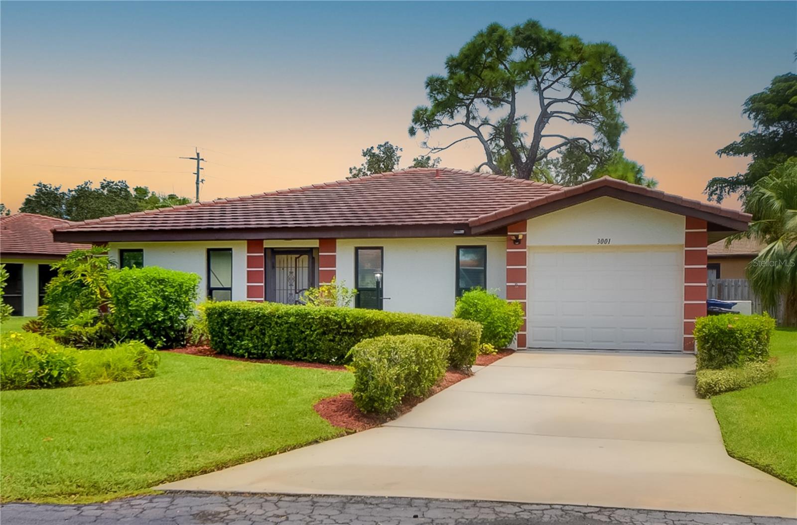 Image 3 of 30 For 3001 Vivienda Boulevard