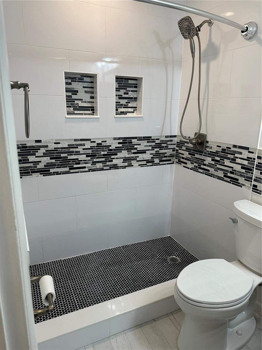 Image 18 of 28 For 5920 18th Street N 16