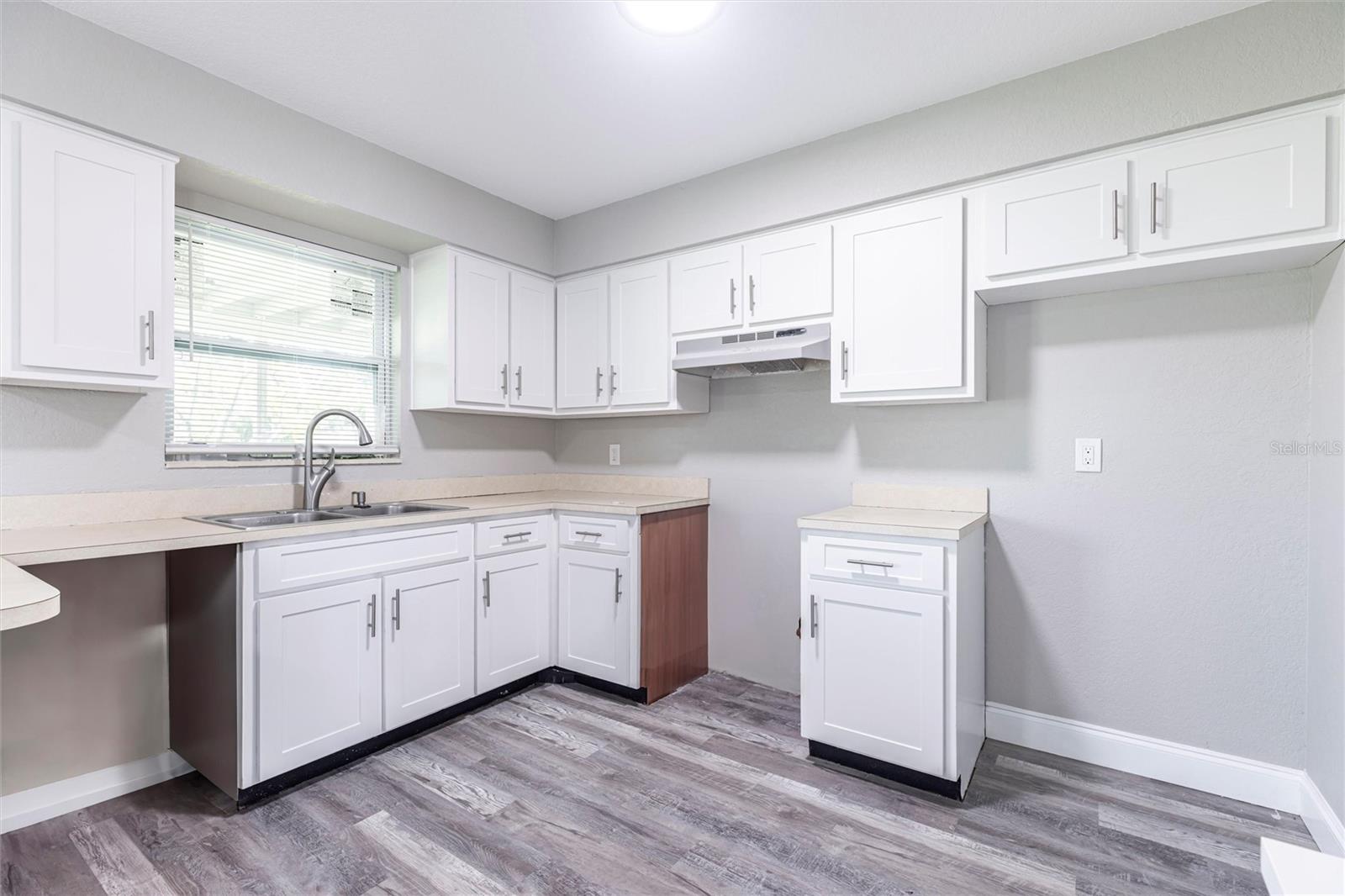 Image 10 of 23 For 2207 Woodland Boulevard