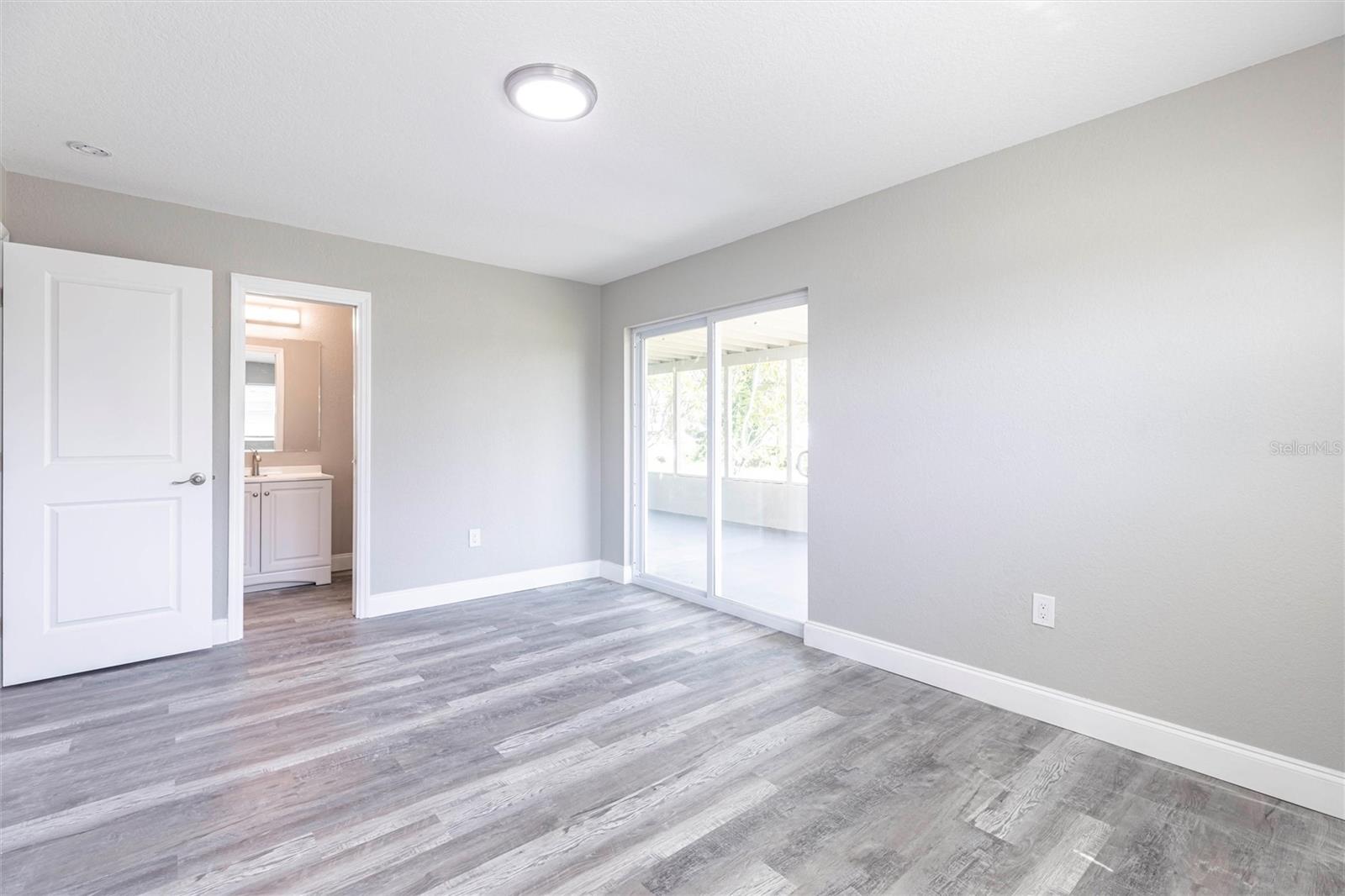 Image 12 of 23 For 2207 Woodland Boulevard