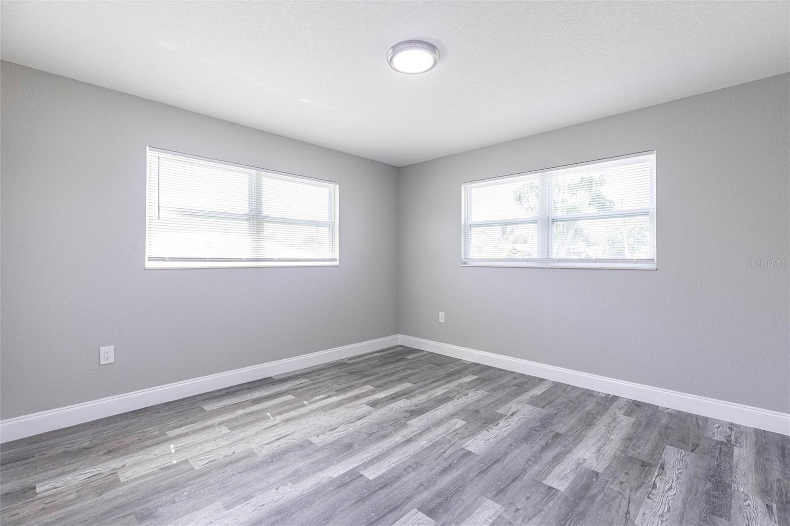 Image 15 of 23 For 2207 Woodland Boulevard