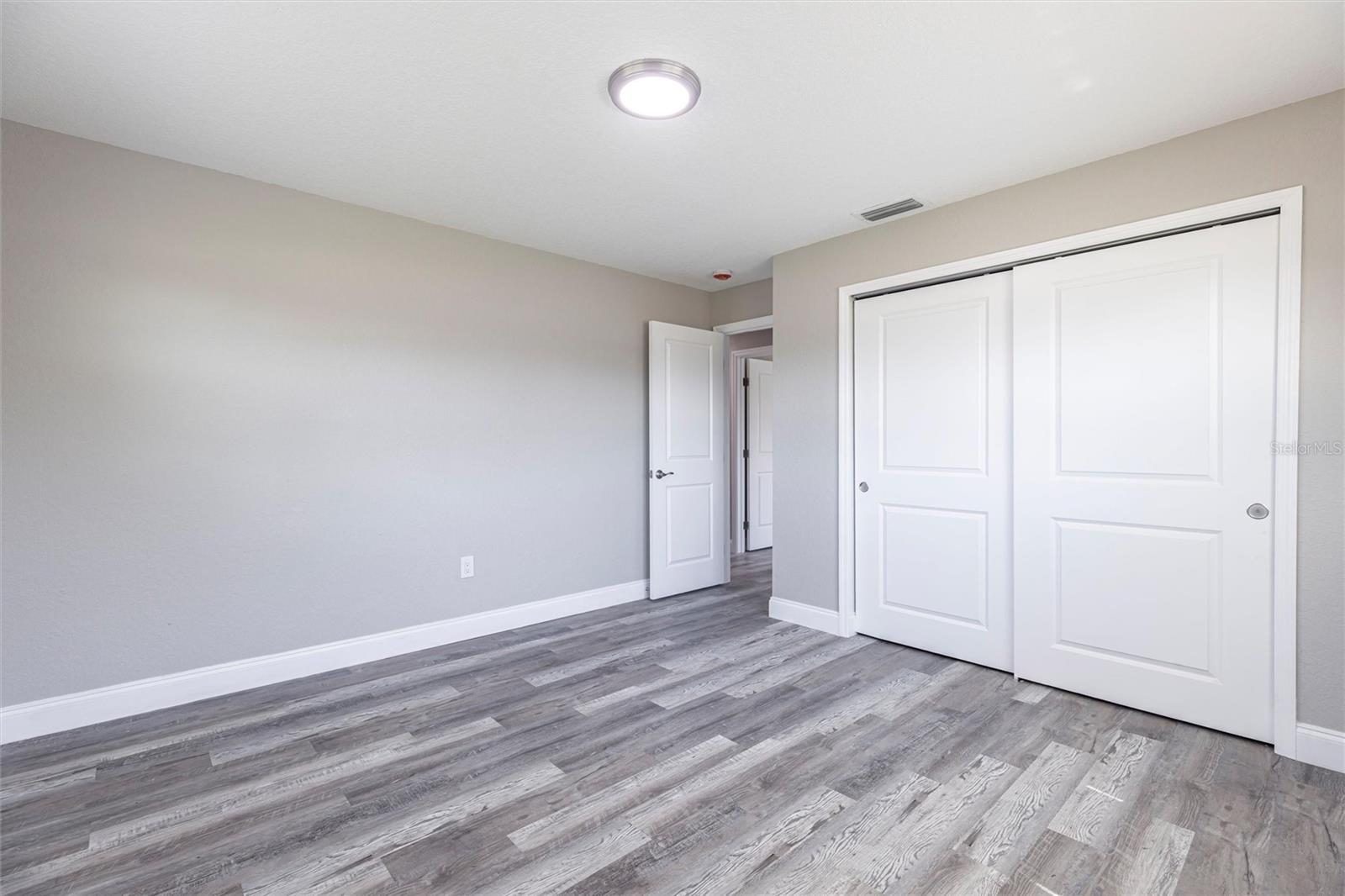 Image 17 of 23 For 2207 Woodland Boulevard