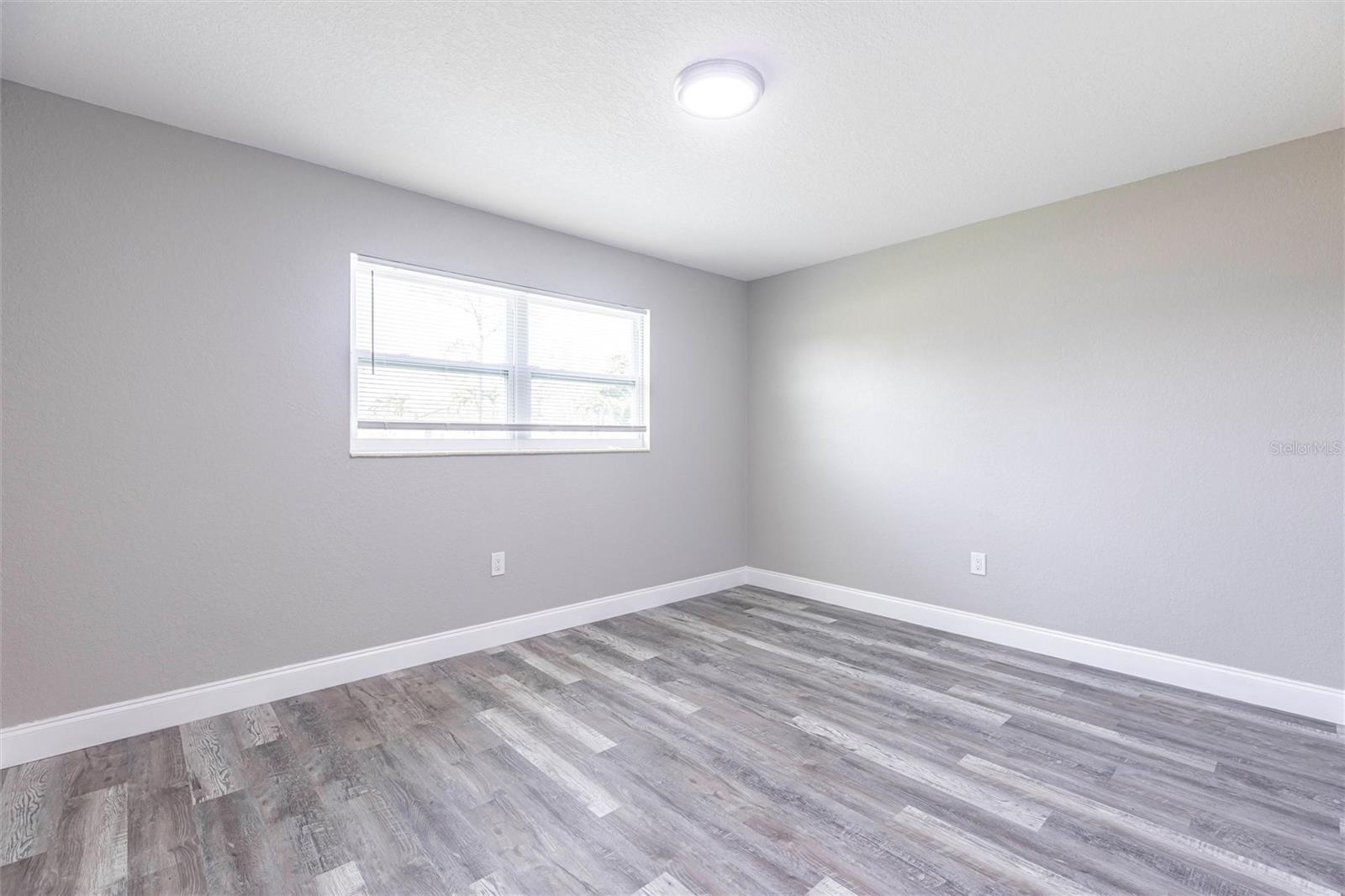 Image 19 of 23 For 2207 Woodland Boulevard