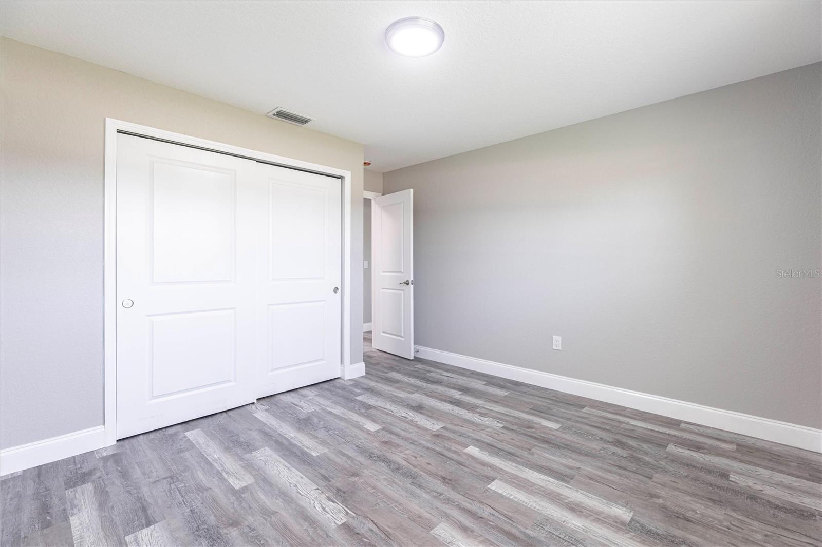 Image 21 of 23 For 2207 Woodland Boulevard