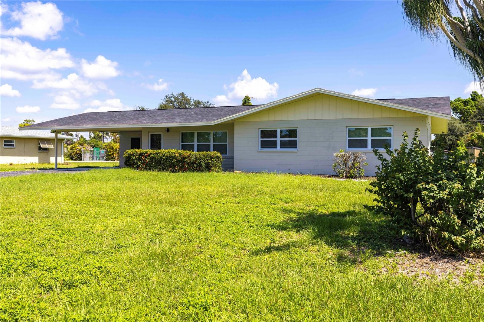 Image 3 of 23 For 2207 Woodland Boulevard