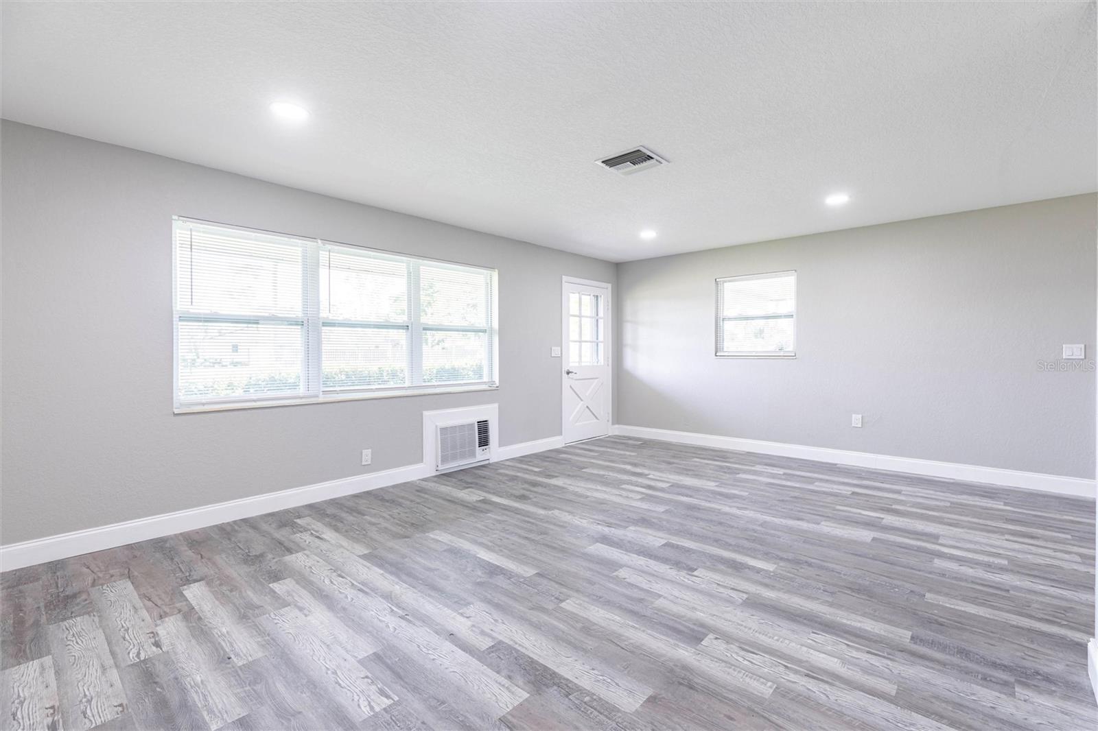 Image 5 of 23 For 2207 Woodland Boulevard