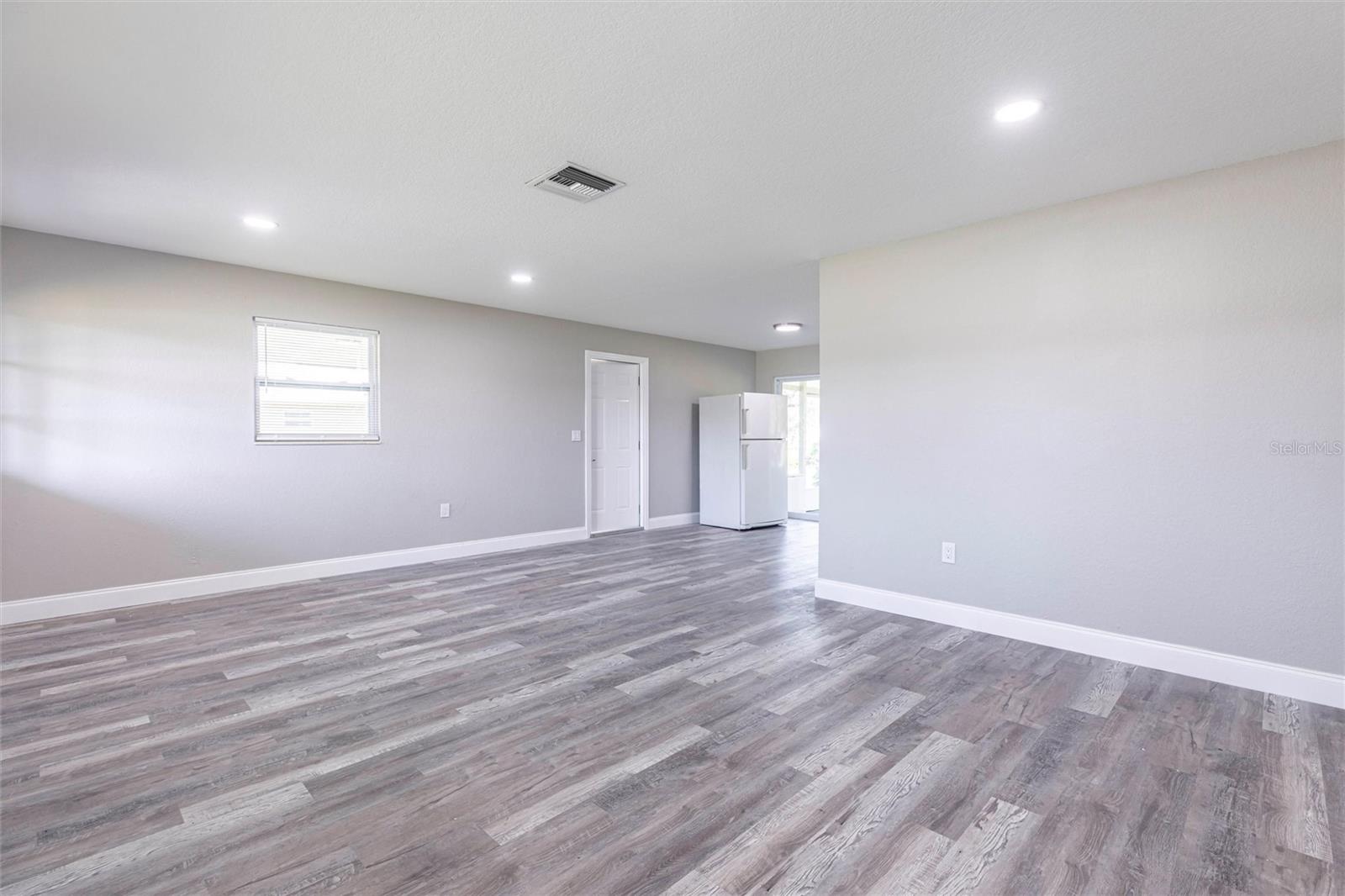 Image 6 of 23 For 2207 Woodland Boulevard