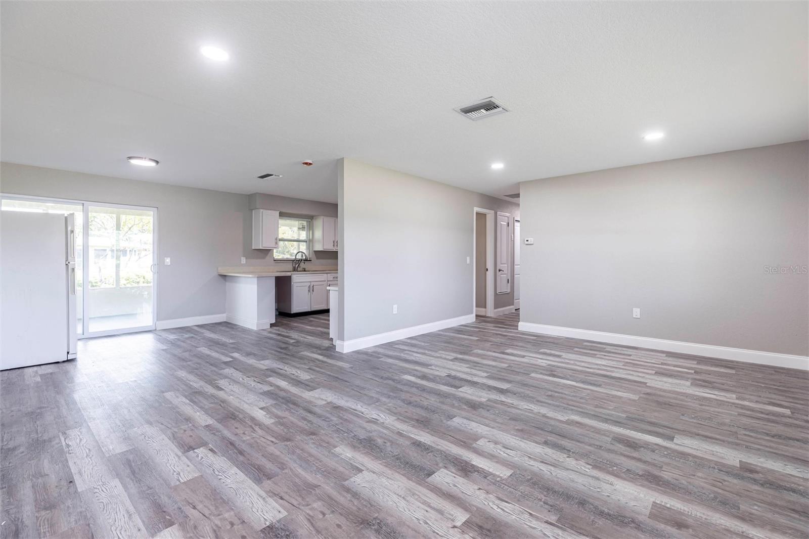 Image 7 of 23 For 2207 Woodland Boulevard