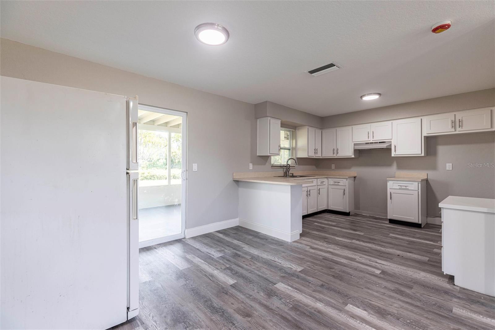 Image 8 of 23 For 2207 Woodland Boulevard