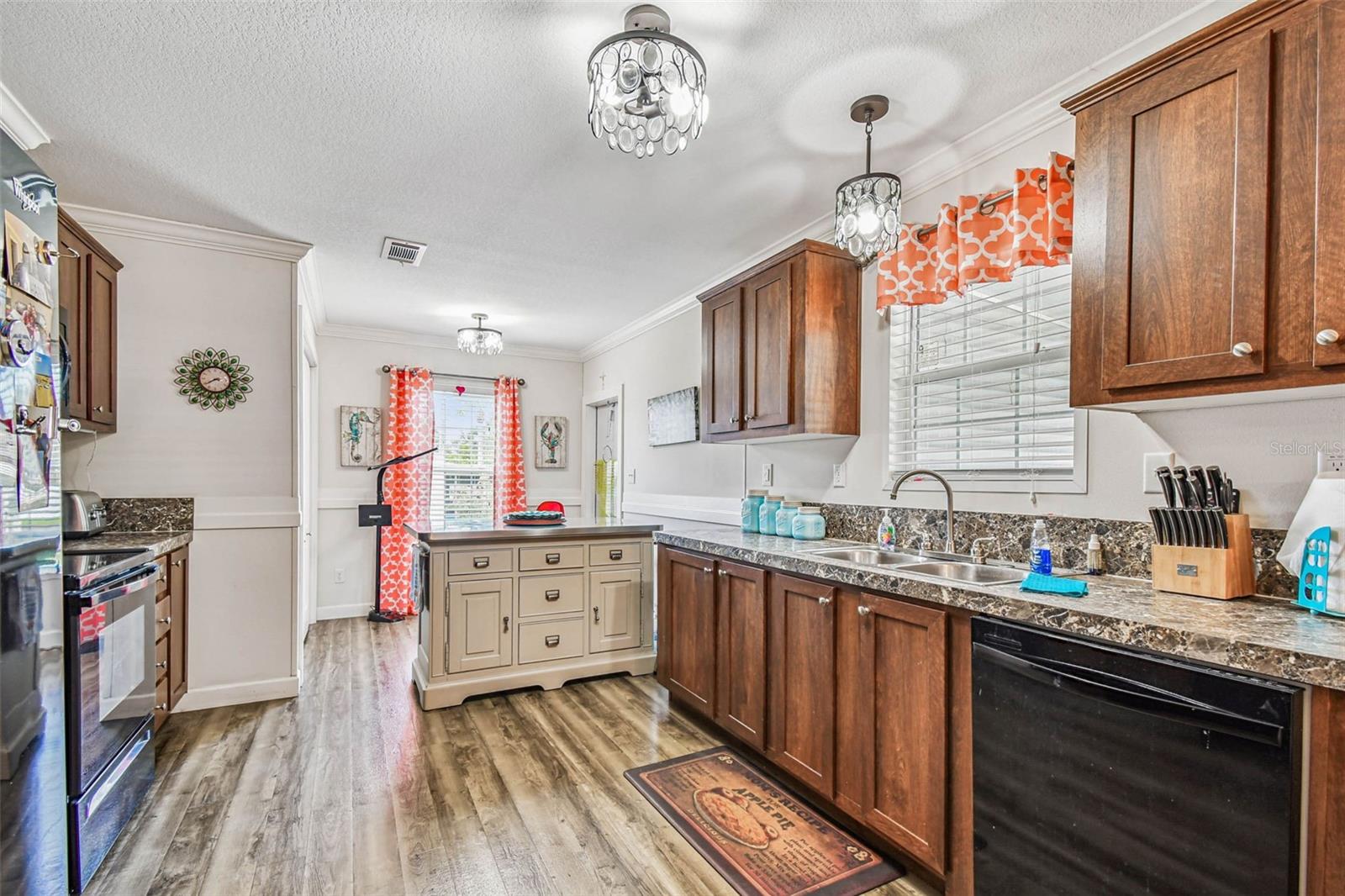 Image 13 of 73 For 12651 Seminole Boulevard 35