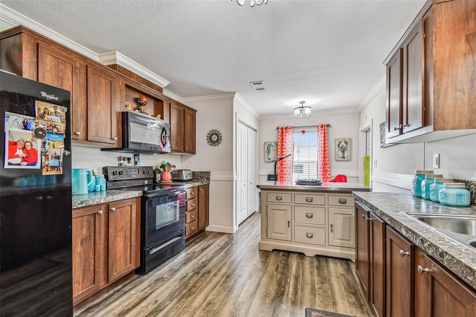 Image 15 of 73 For 12651 Seminole Boulevard 35