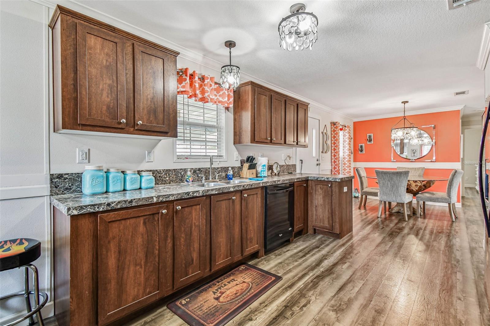 Image 17 of 73 For 12651 Seminole Boulevard 35