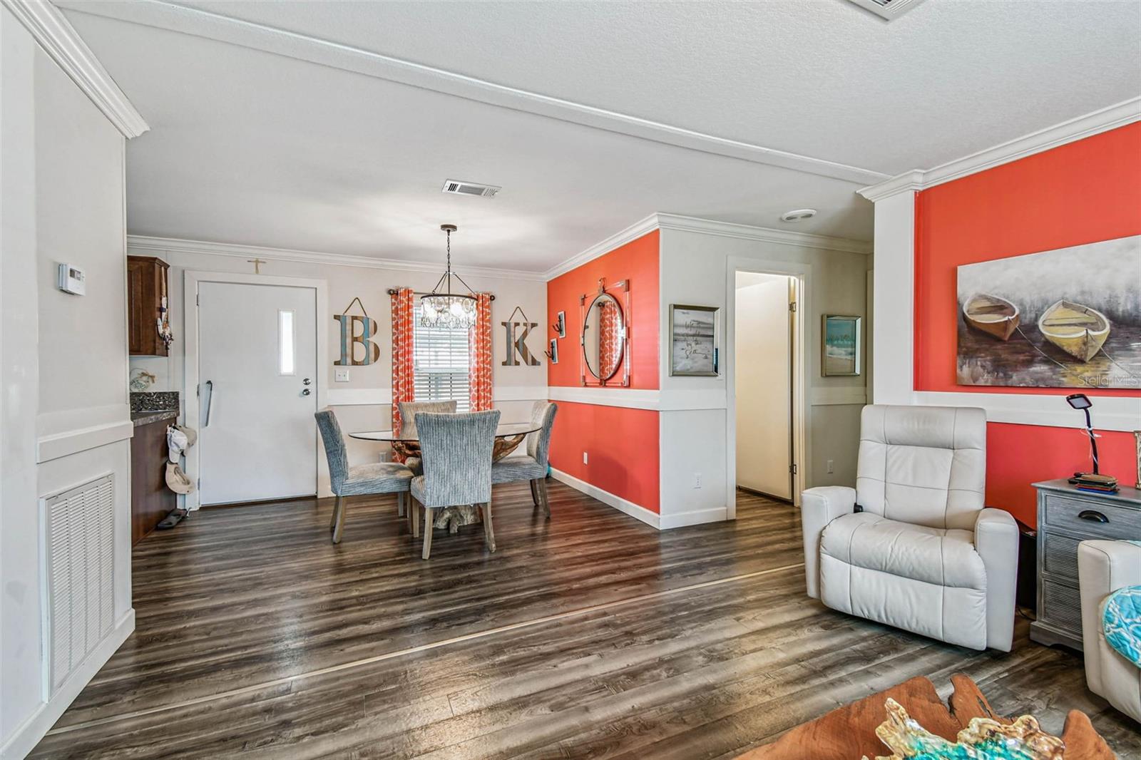 Image 22 of 73 For 12651 Seminole Boulevard 35