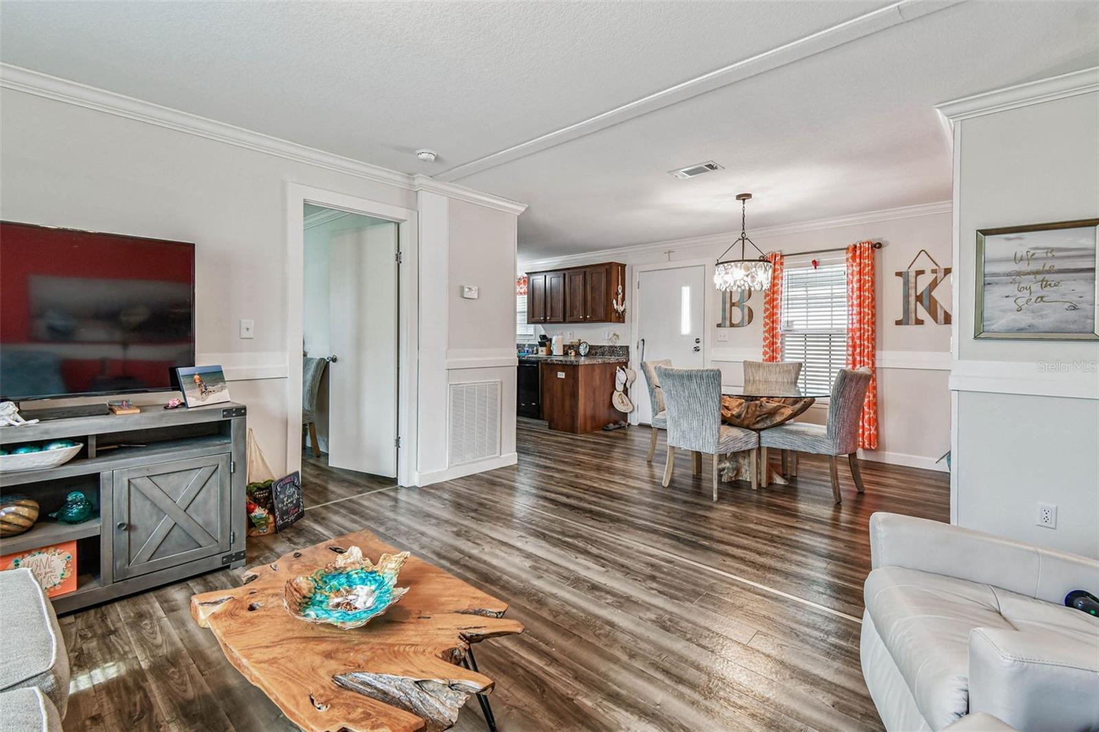 Image 23 of 73 For 12651 Seminole Boulevard 35