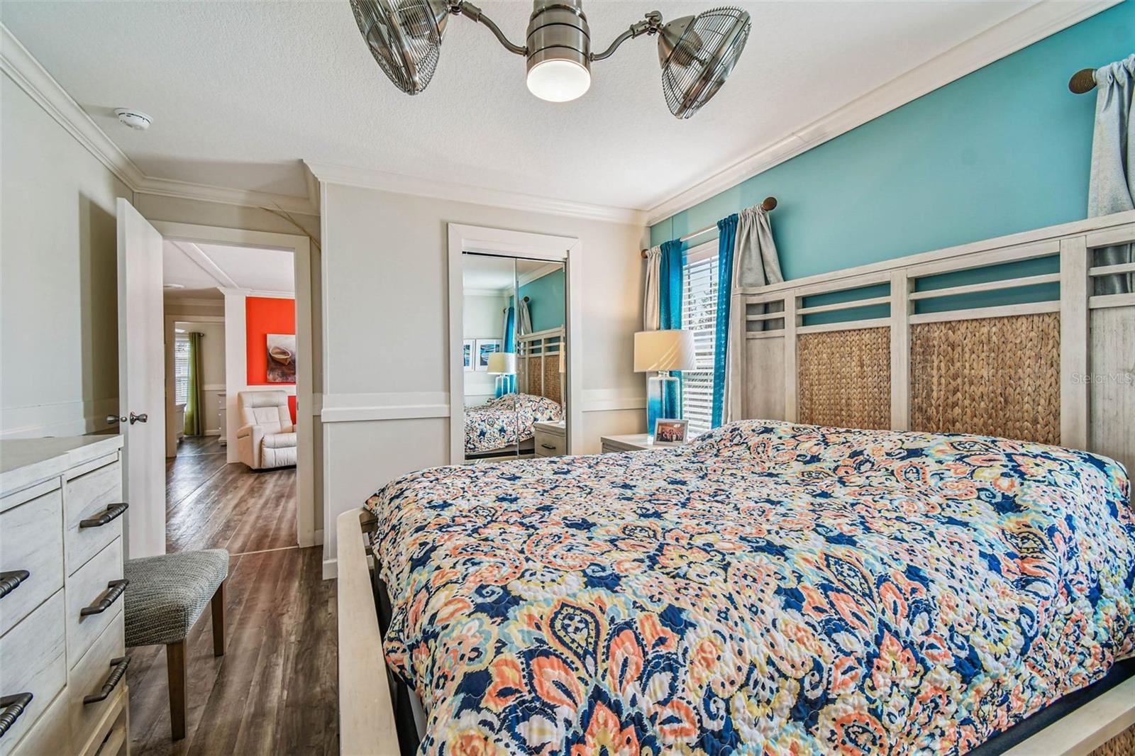 Image 28 of 73 For 12651 Seminole Boulevard 35