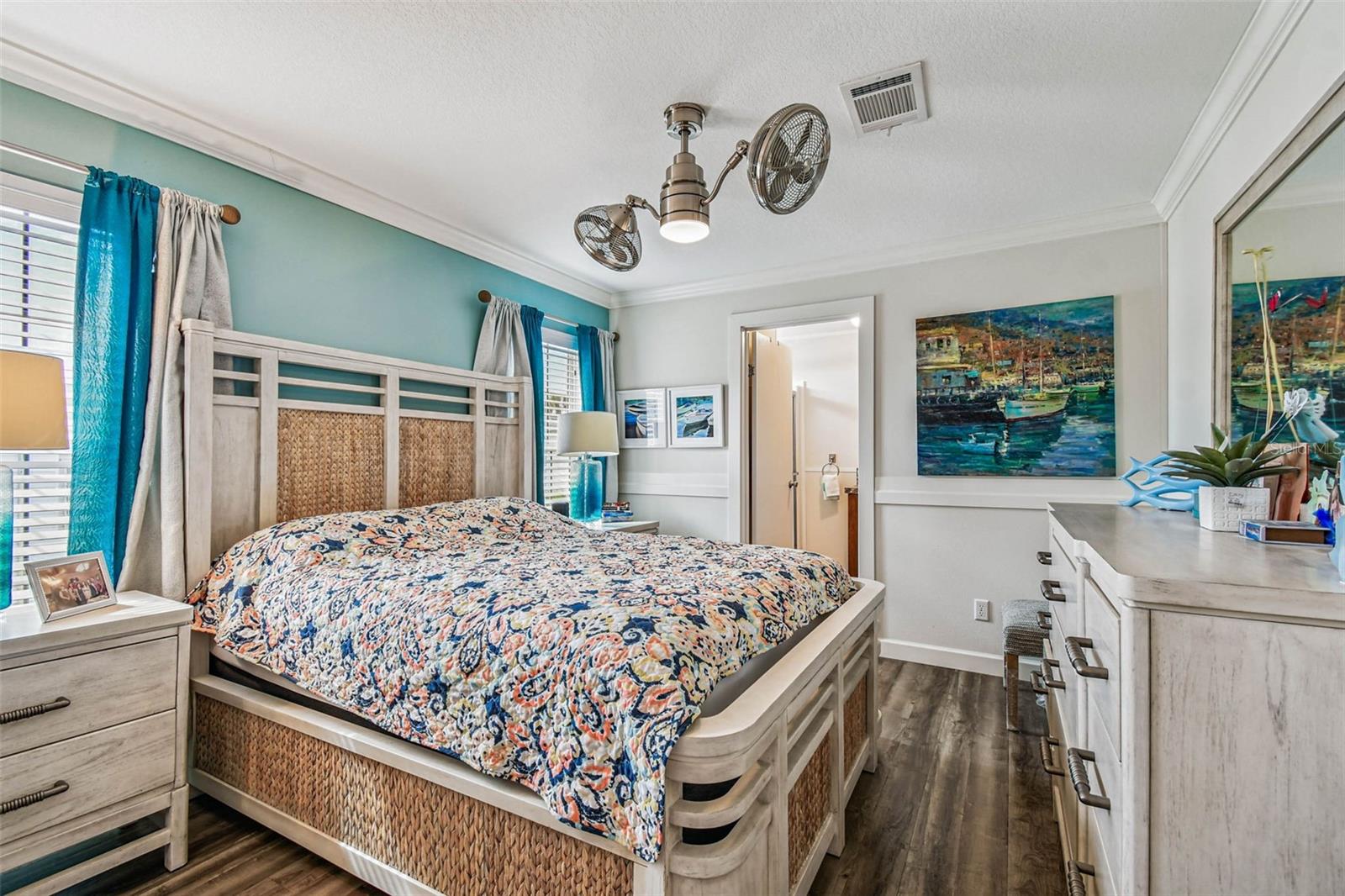 Image 29 of 73 For 12651 Seminole Boulevard 35