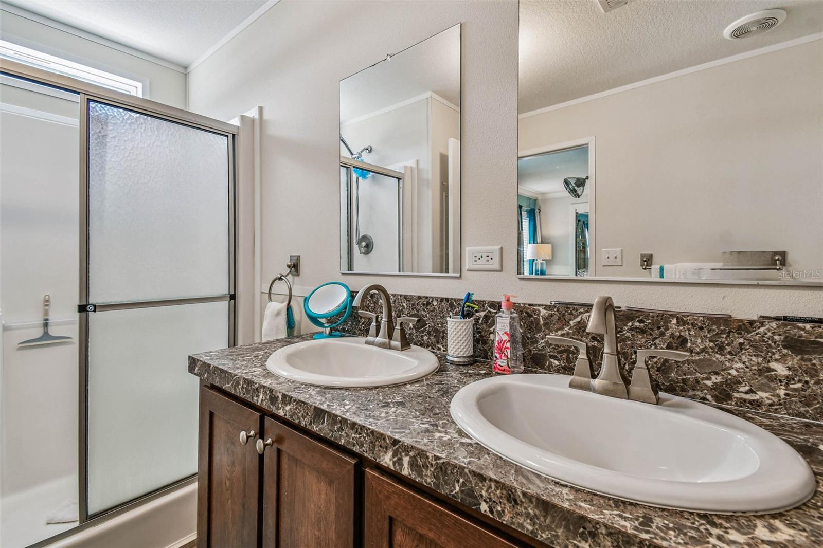 Image 33 of 73 For 12651 Seminole Boulevard 35