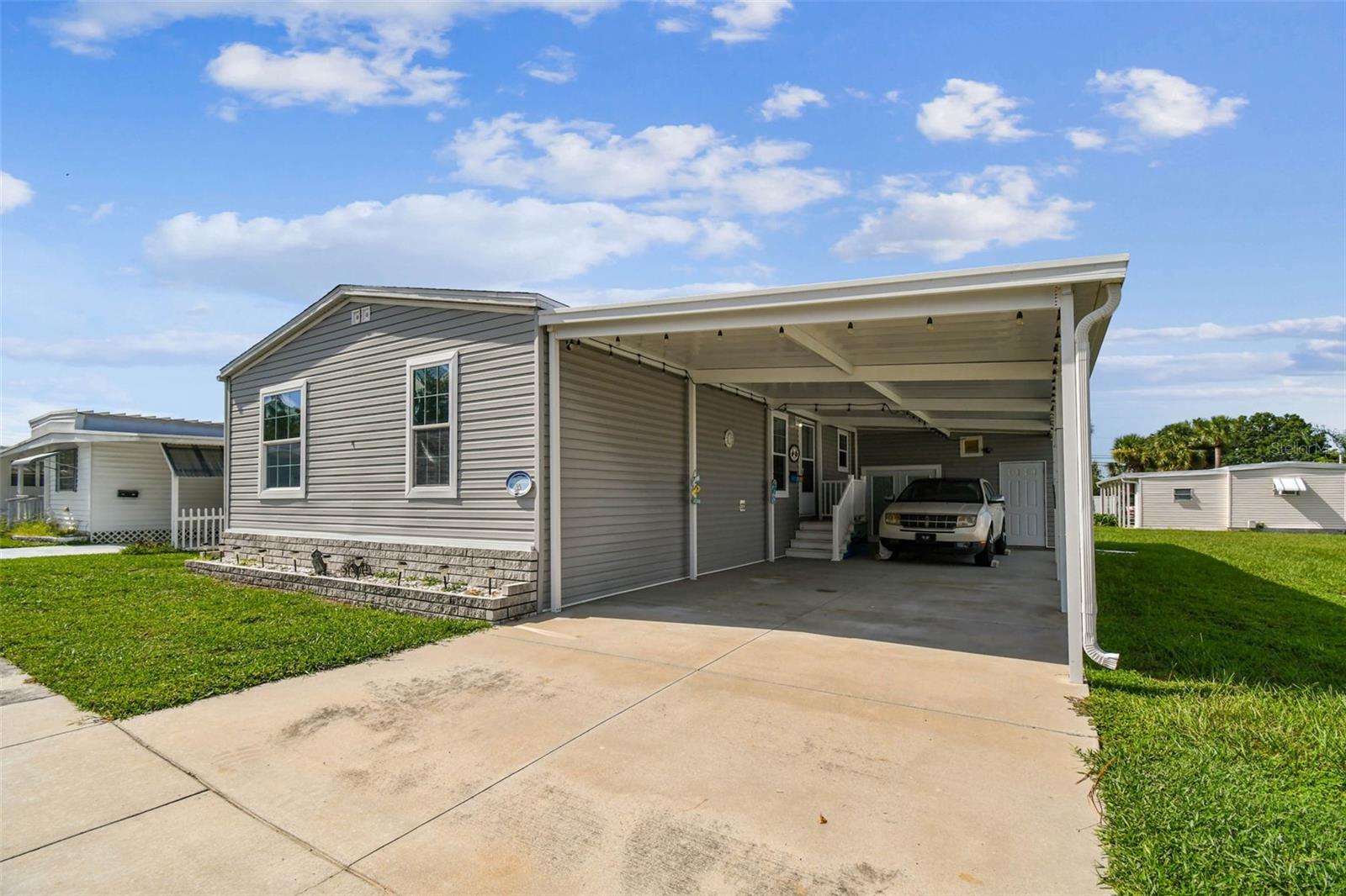 Image 4 of 73 For 12651 Seminole Boulevard 35