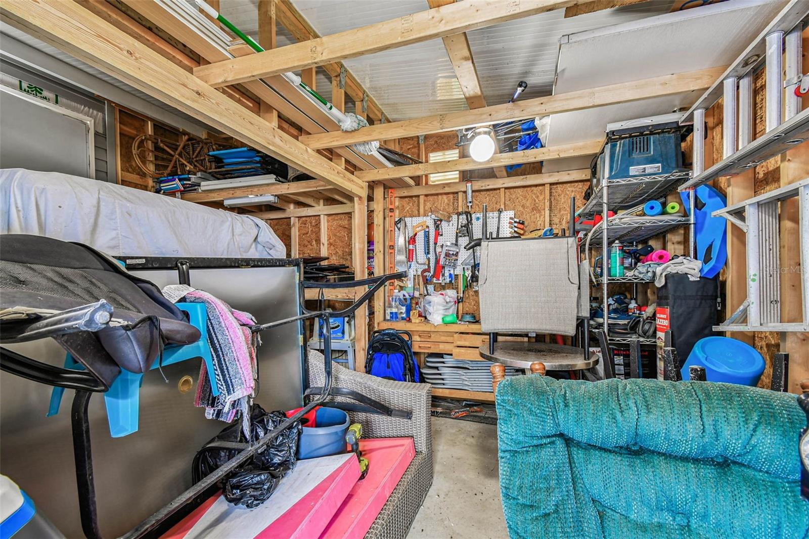 Image 44 of 73 For 12651 Seminole Boulevard 35