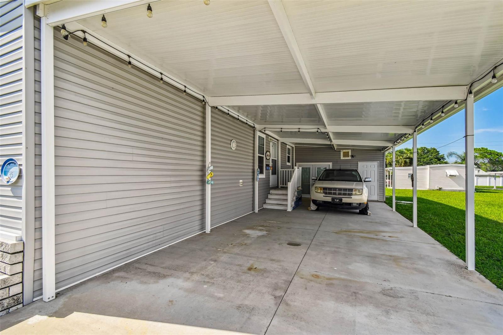 Image 5 of 73 For 12651 Seminole Boulevard 35