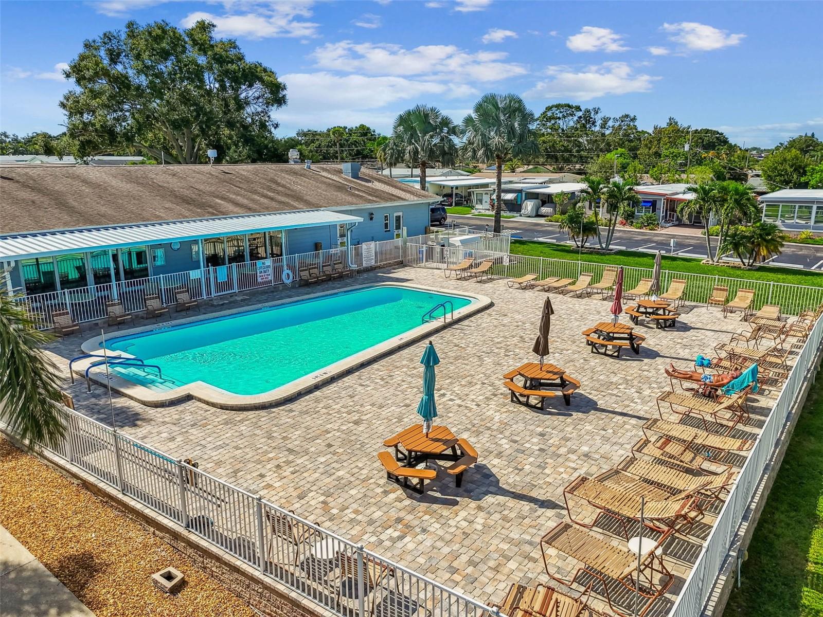 Image 59 of 73 For 12651 Seminole Boulevard 35