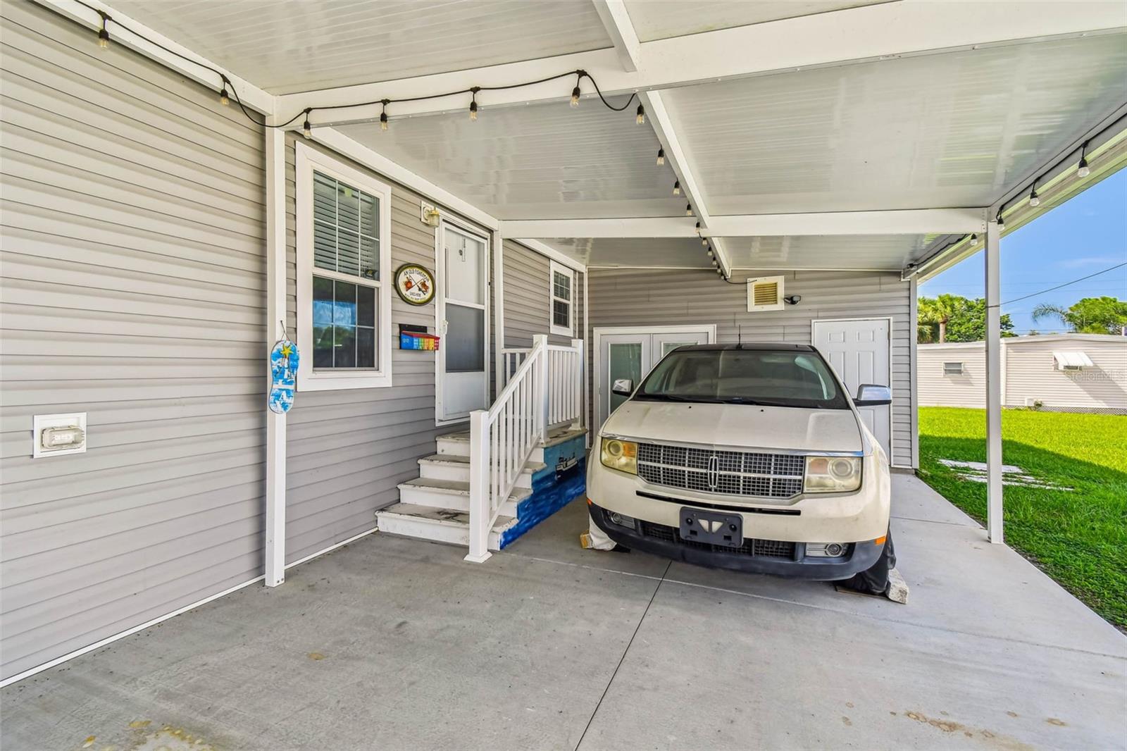 Image 6 of 73 For 12651 Seminole Boulevard 35