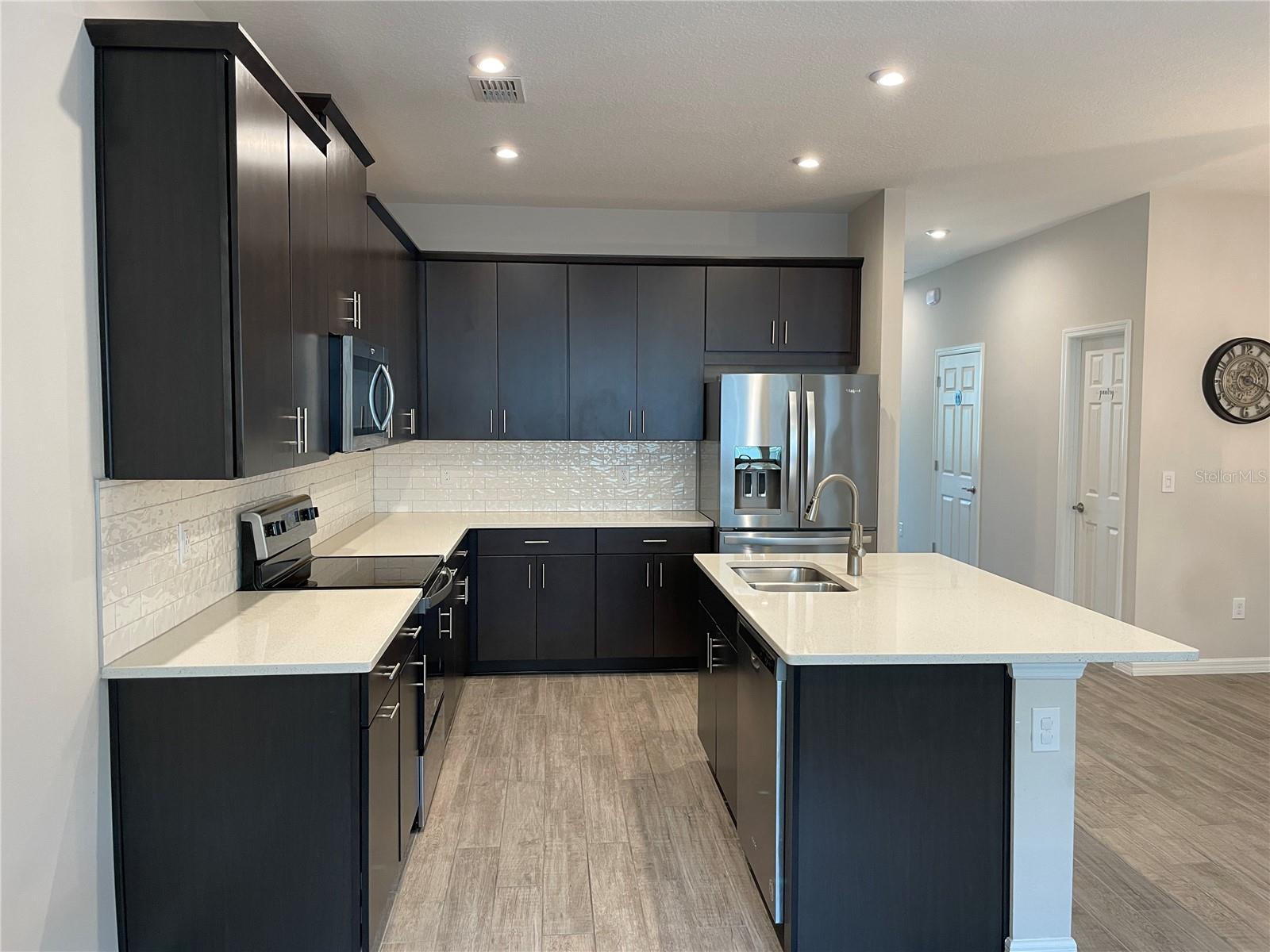 Image 11 of 64 For 8171 Graycliff Avenue