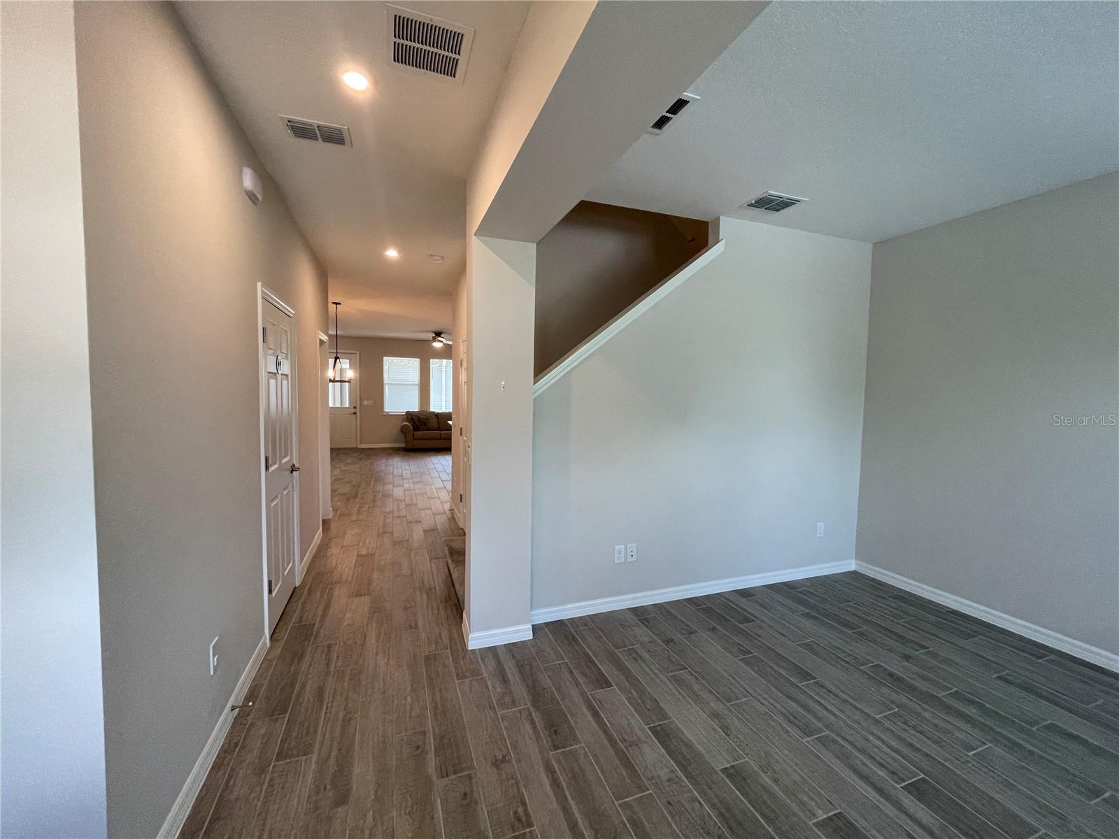 Image 6 of 64 For 8171 Graycliff Avenue