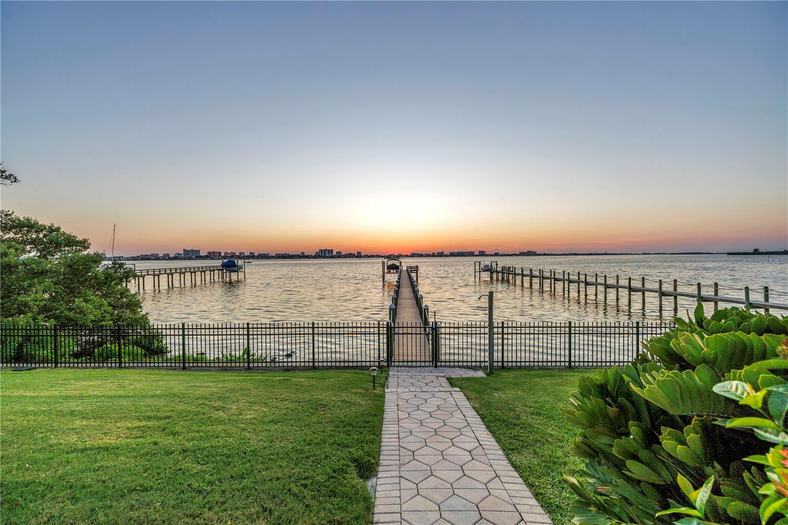 Image 3 of 100 For 1600 Sunset Drive