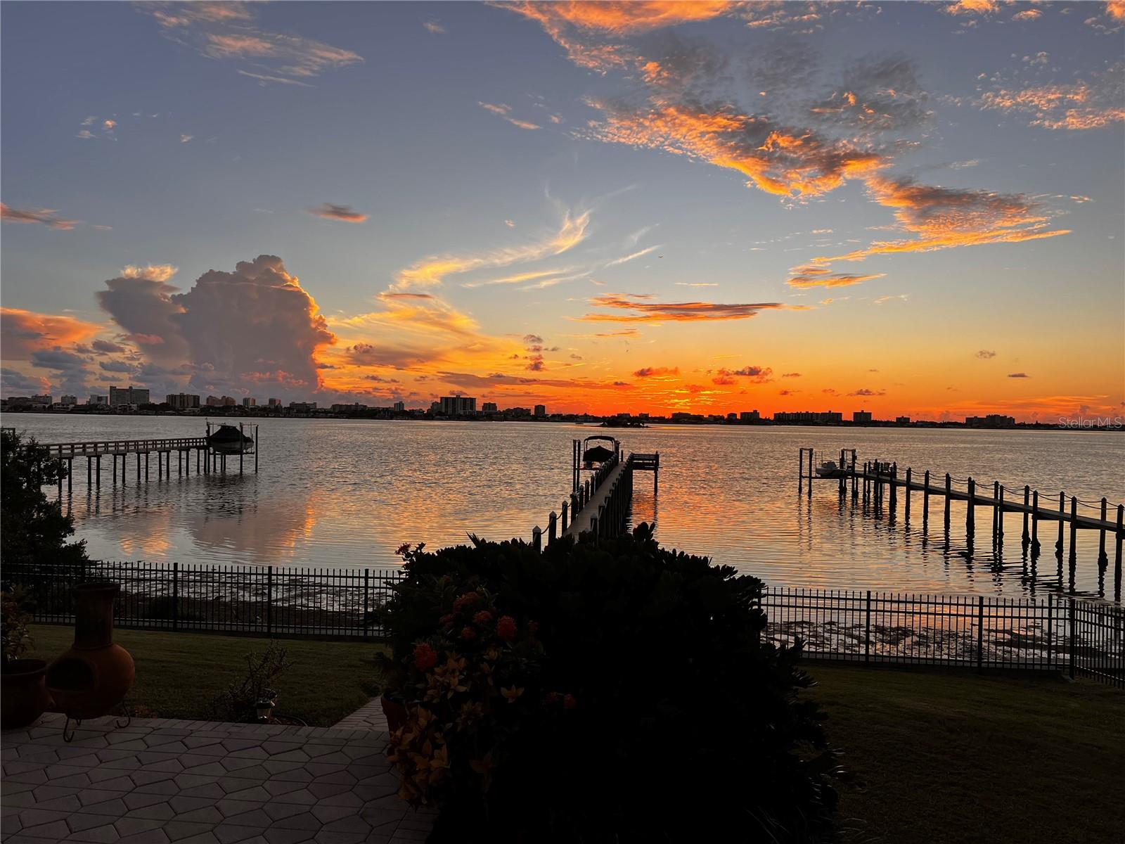Image 6 of 100 For 1600 Sunset Drive