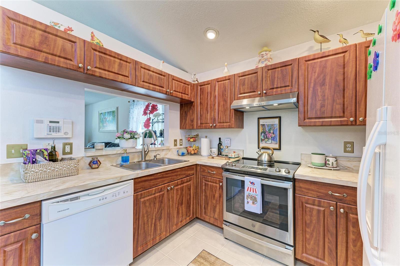 Image 11 of 29 For 658 63rd Avenue S