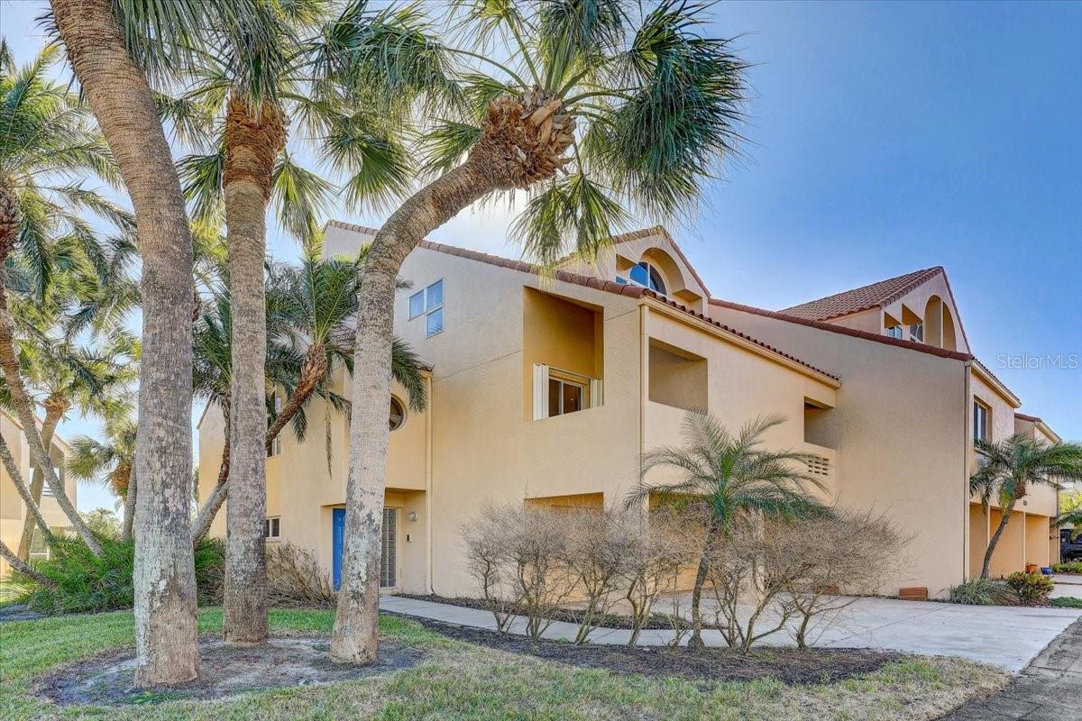 Image 4 of 52 For 1630 Royal Palm Drive S A