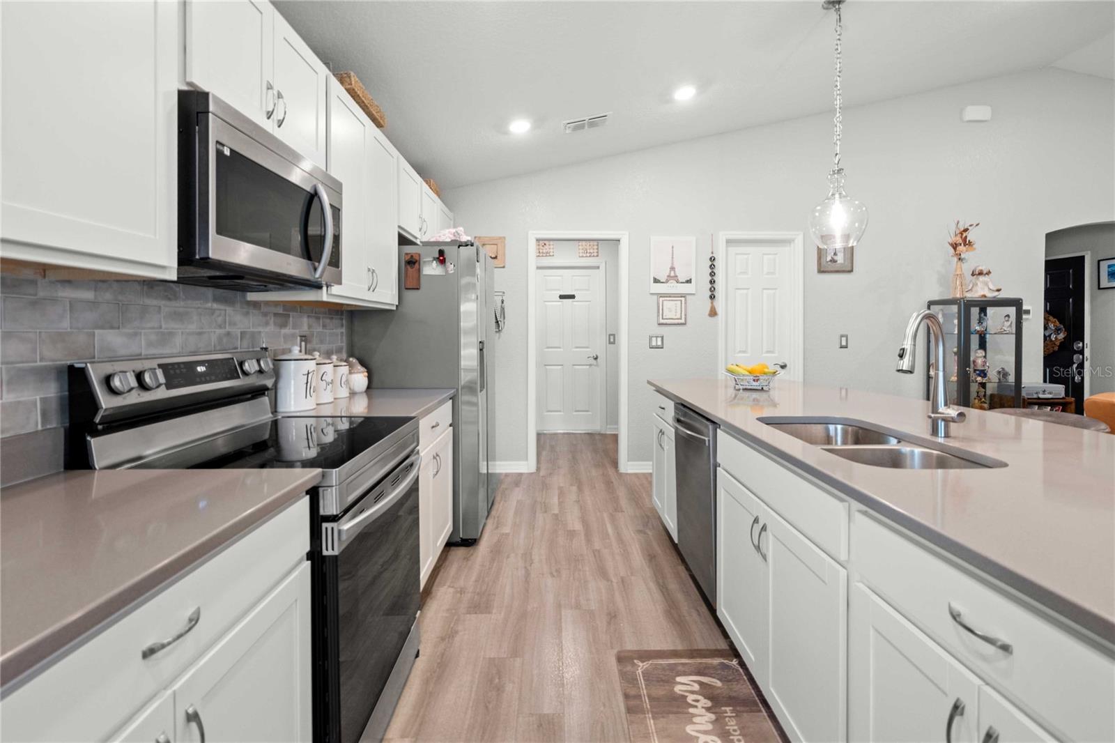Listing photo id 11 for 35461 Crescent Creek Drive