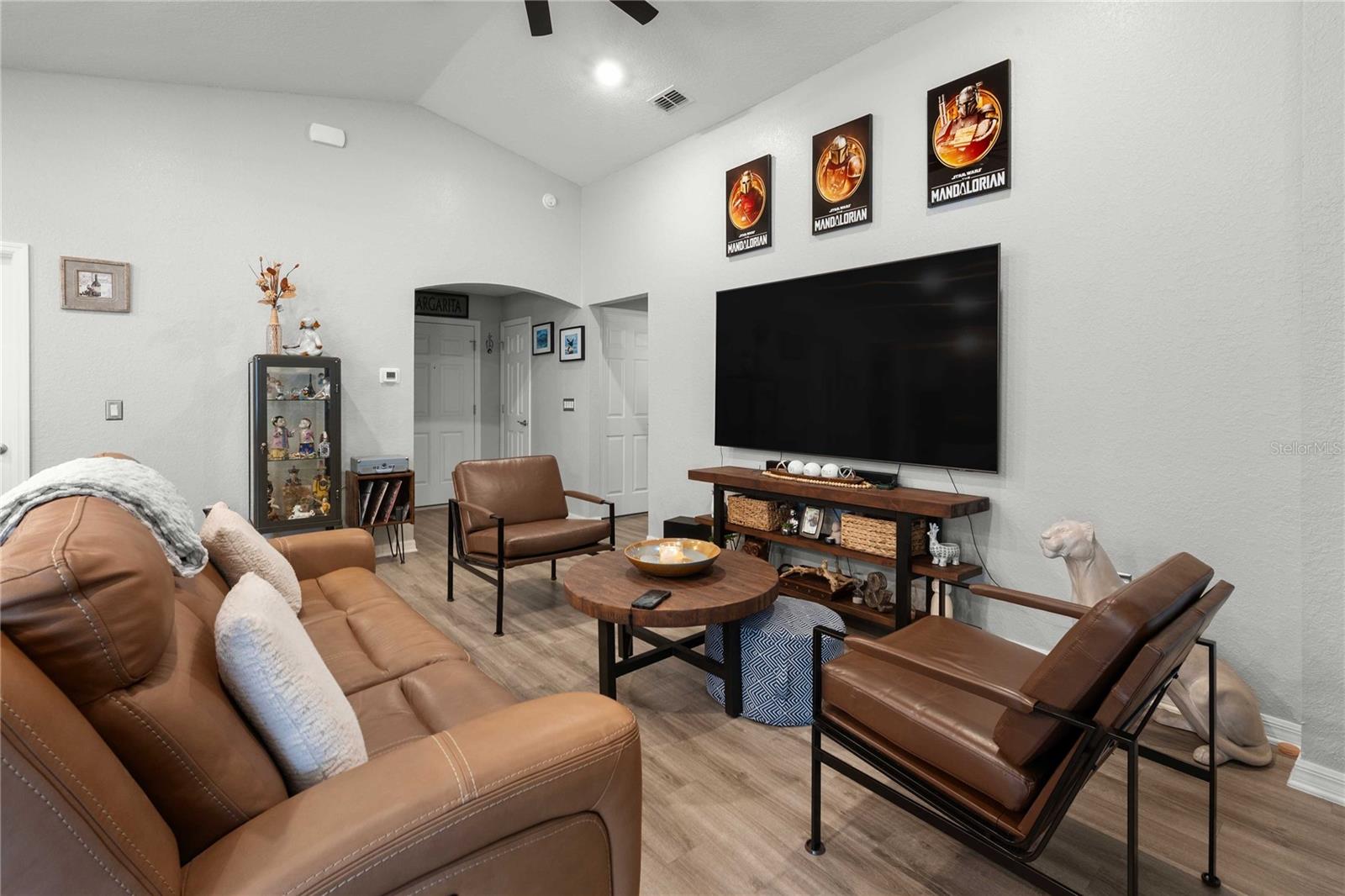Listing photo id 3 for 35461 Crescent Creek Drive