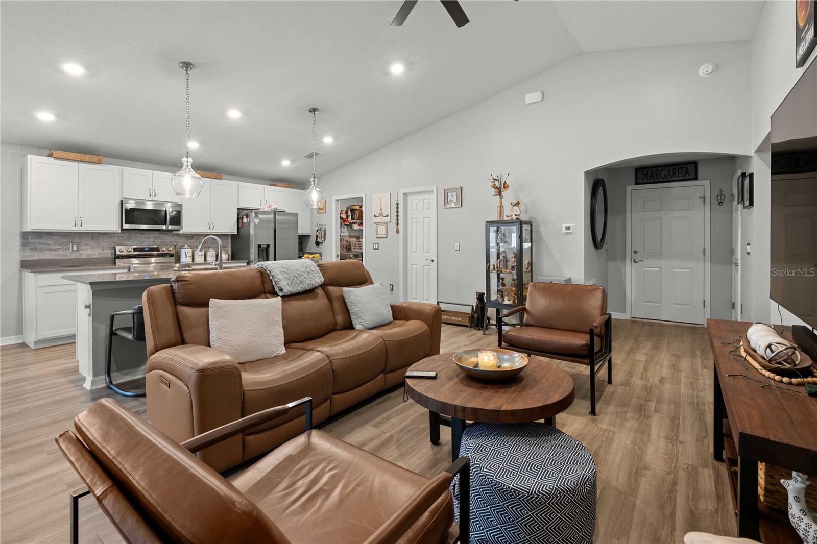 Listing photo id 4 for 35461 Crescent Creek Drive