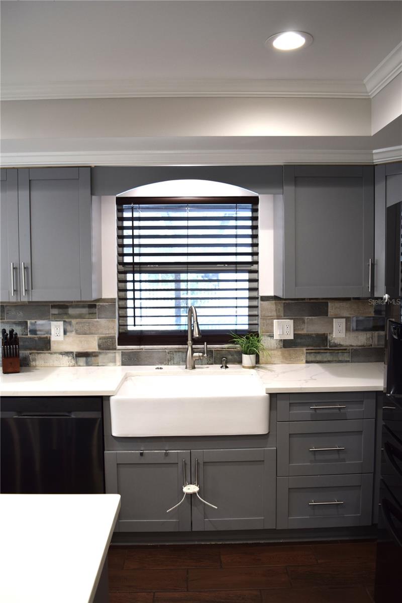 Listing photo id 8 for 12217 Victor Lane