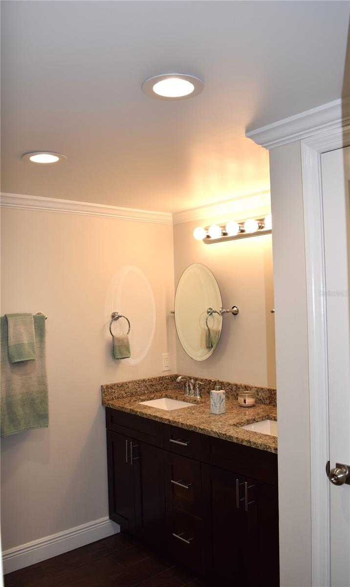 Listing photo id 11 for 12217 Victor Lane