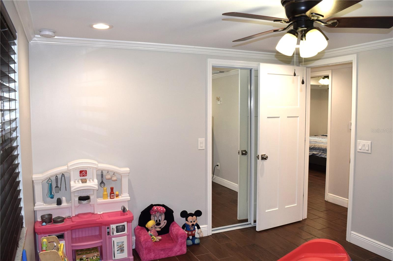 Listing photo id 16 for 12217 Victor Lane