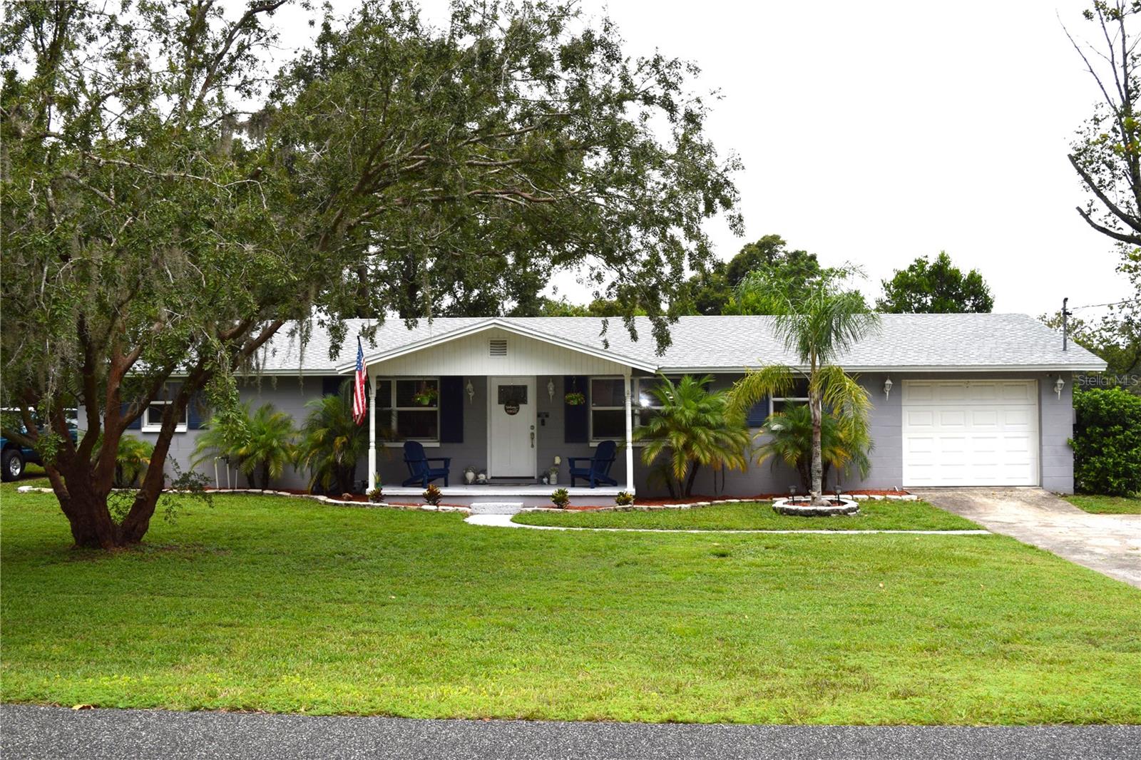 Listing photo id 0 for 12217 Victor Lane