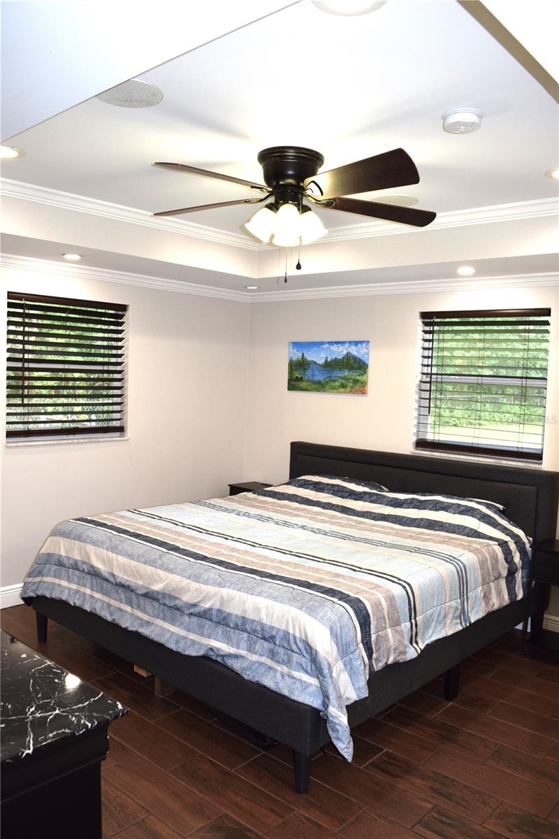 Listing photo id 21 for 12217 Victor Lane