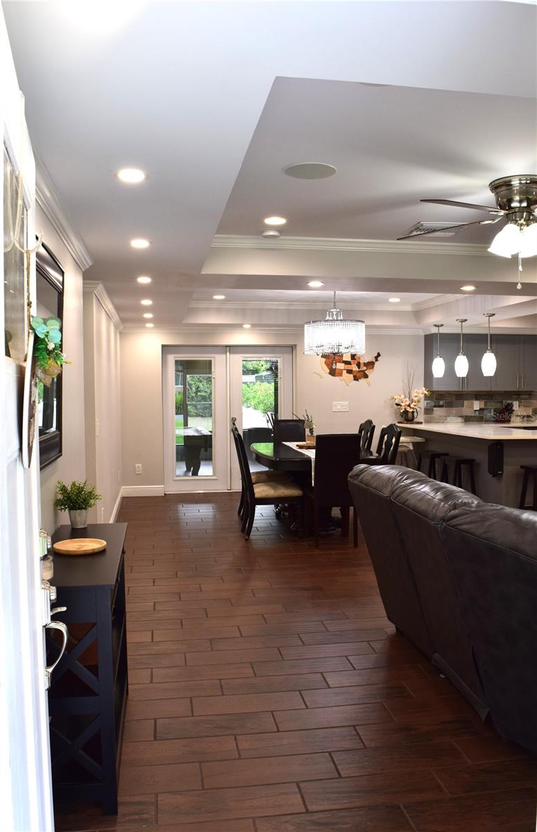 Listing photo id 1 for 12217 Victor Lane