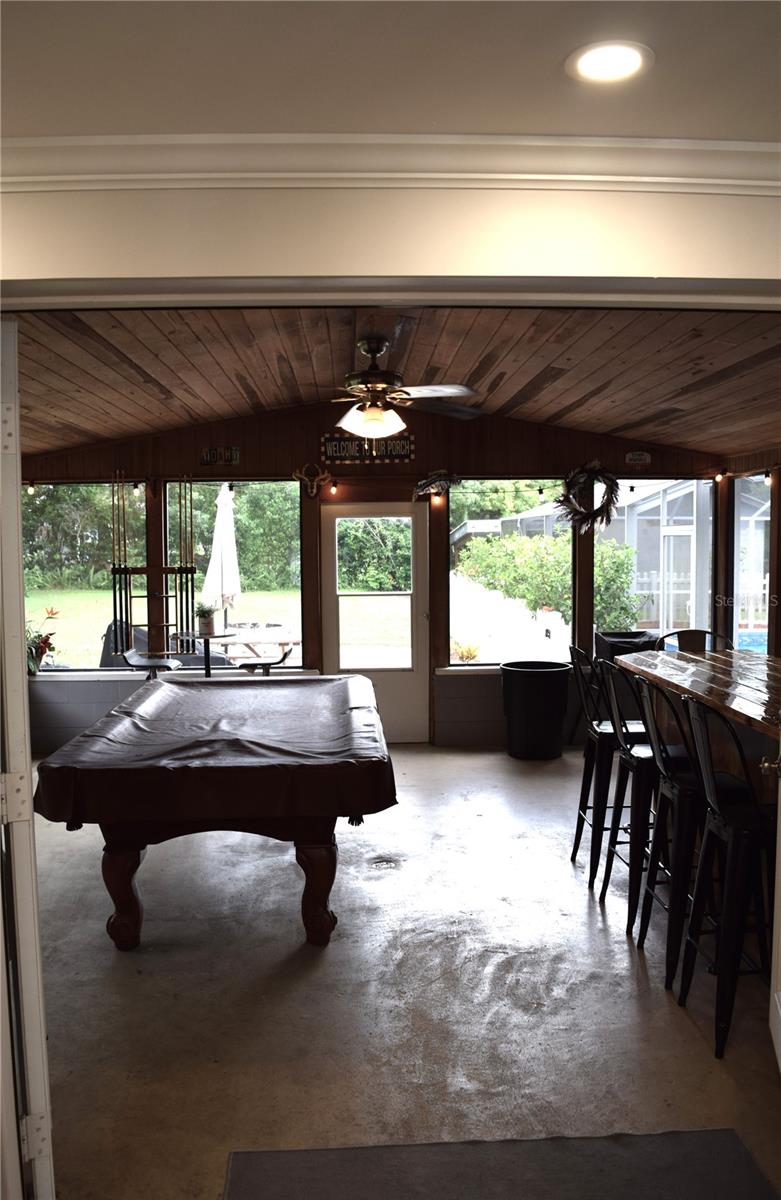 Listing photo id 29 for 12217 Victor Lane