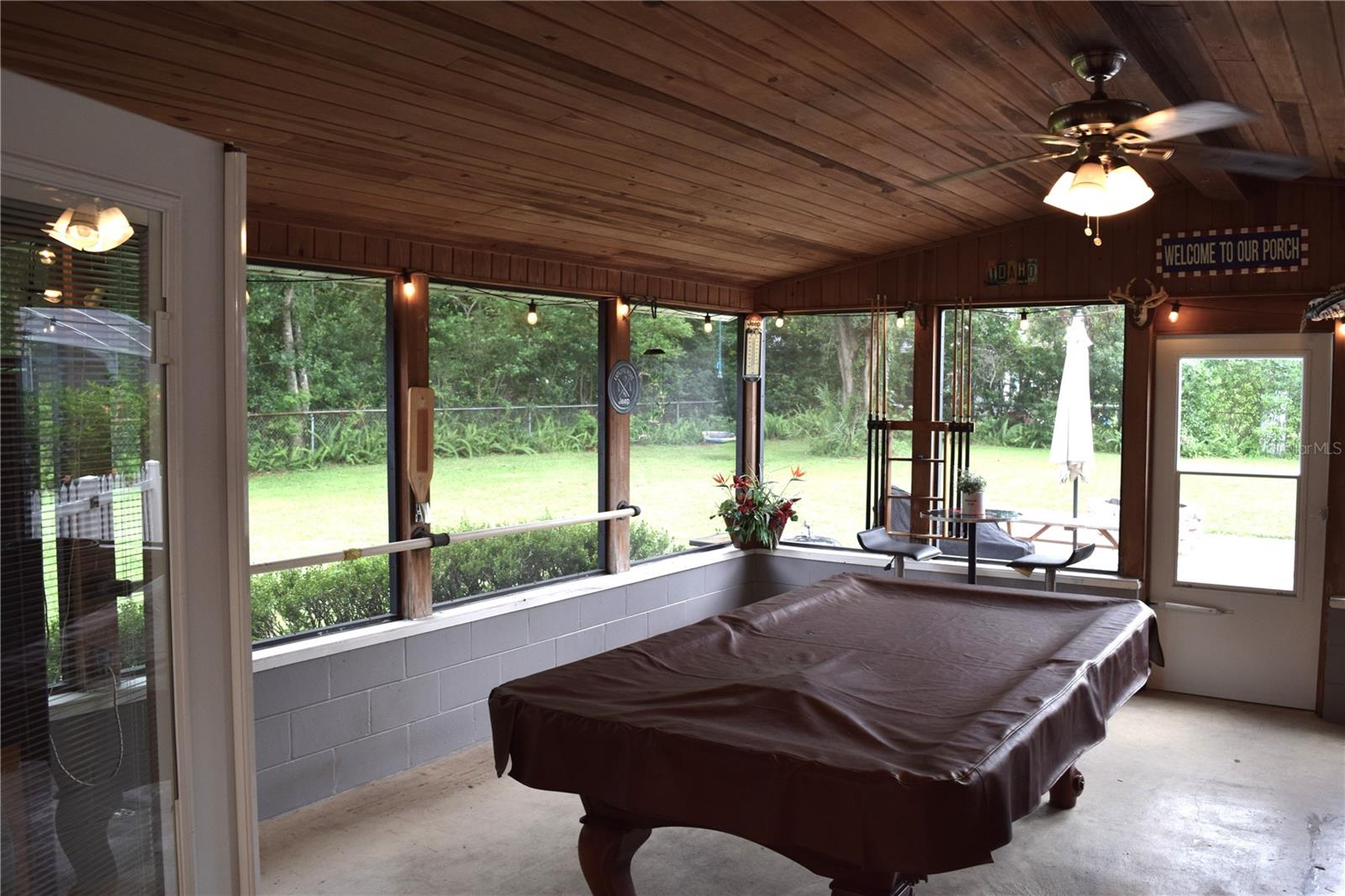 Listing photo id 31 for 12217 Victor Lane