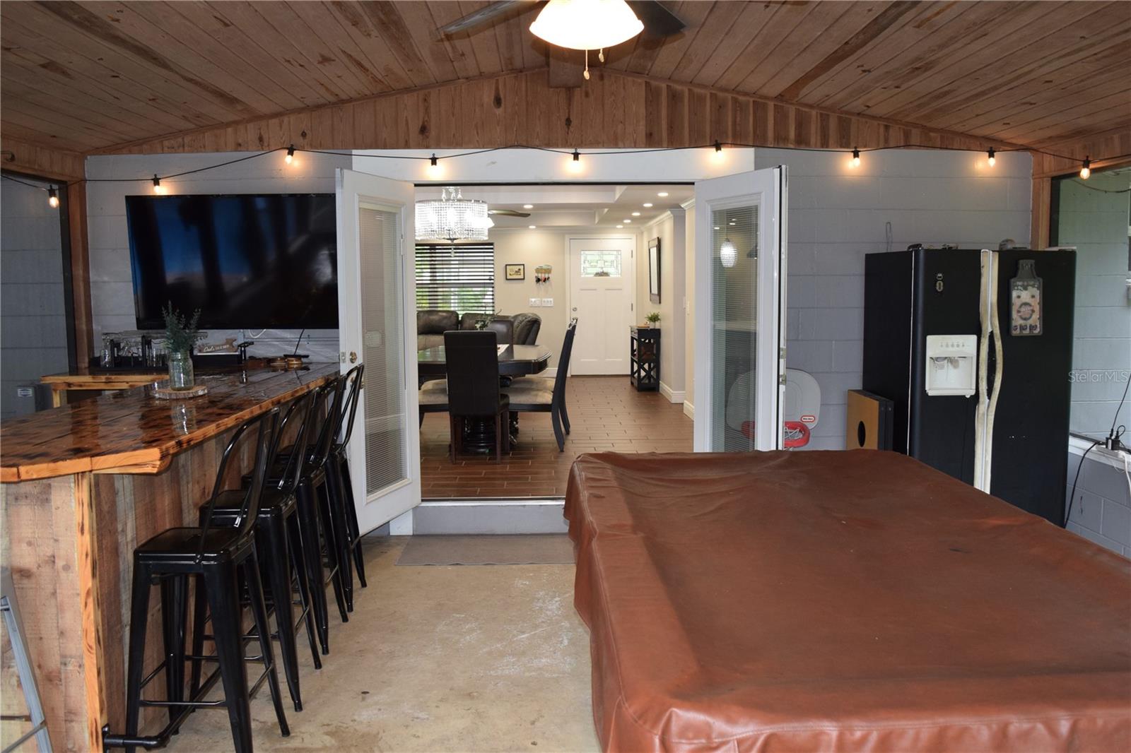 Listing photo id 32 for 12217 Victor Lane