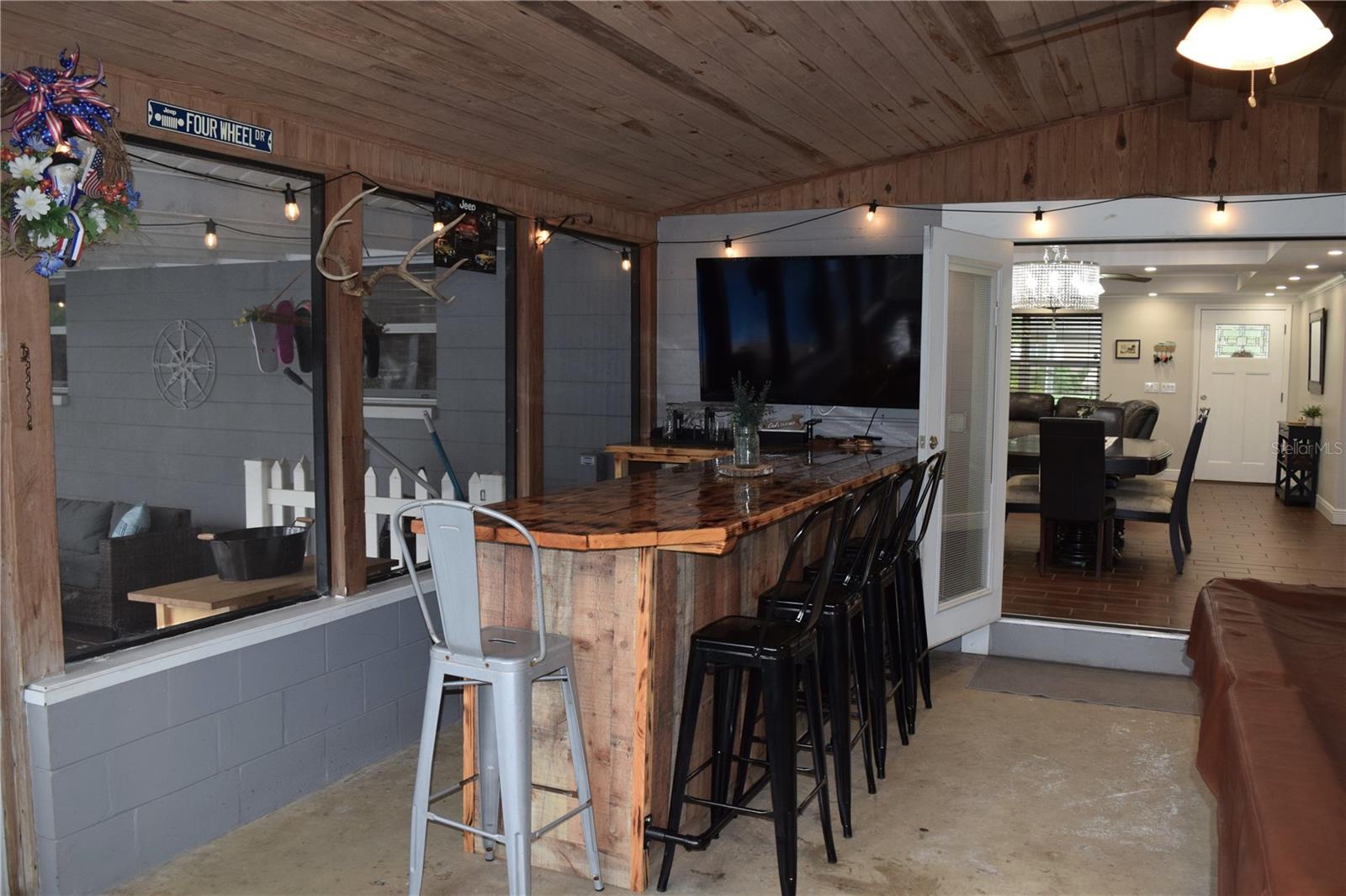 Listing photo id 33 for 12217 Victor Lane